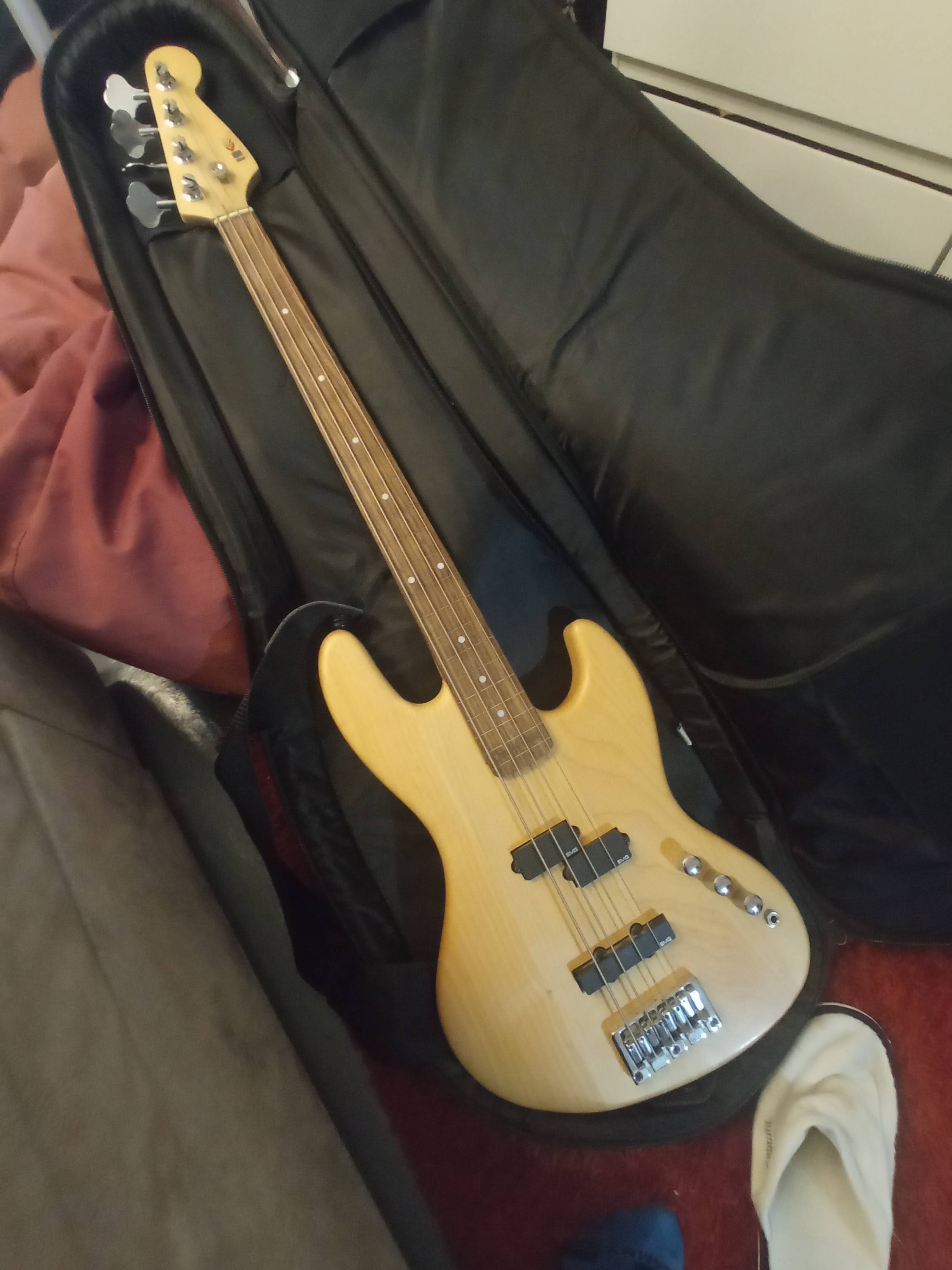 Help me identify bass guitar Music Practice & Theory Stack Exchange