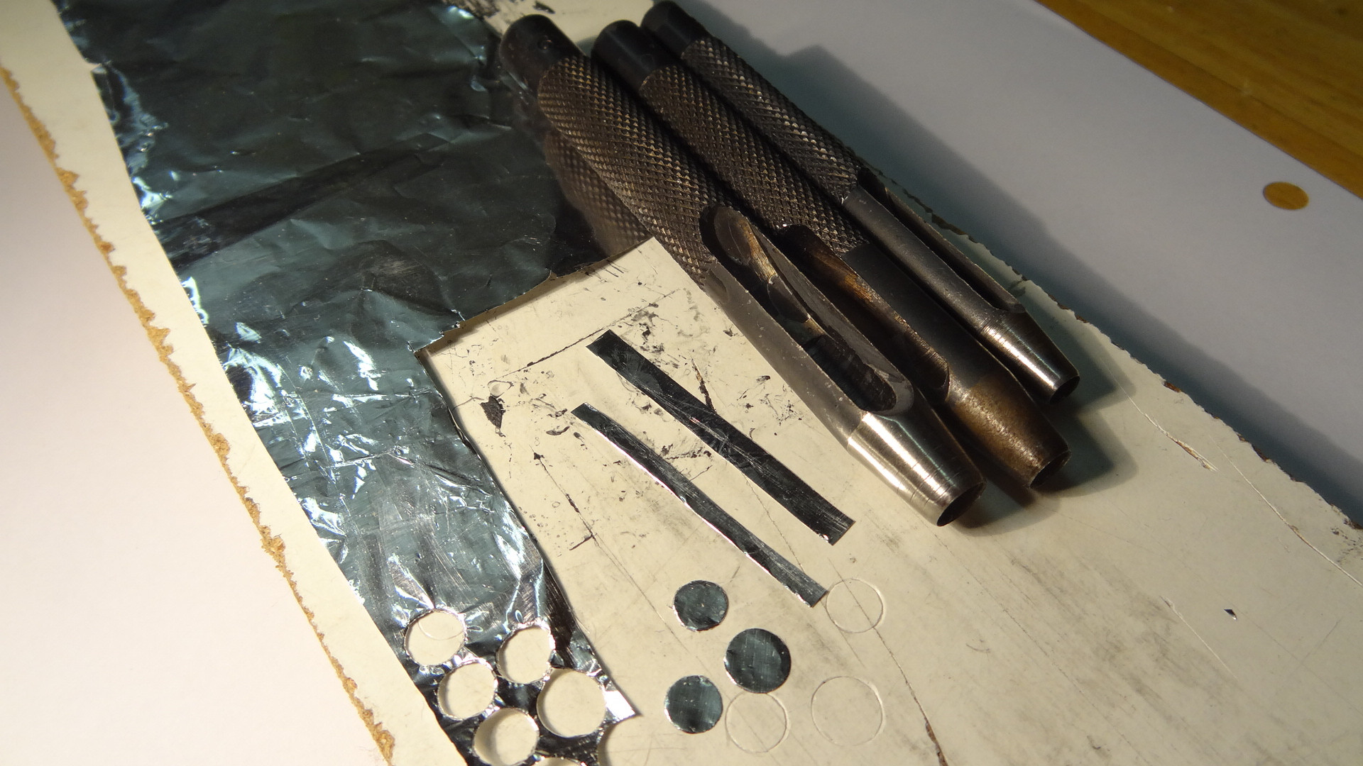 Clean/repair/replace the carbon pill of a rubber keypad Electrical