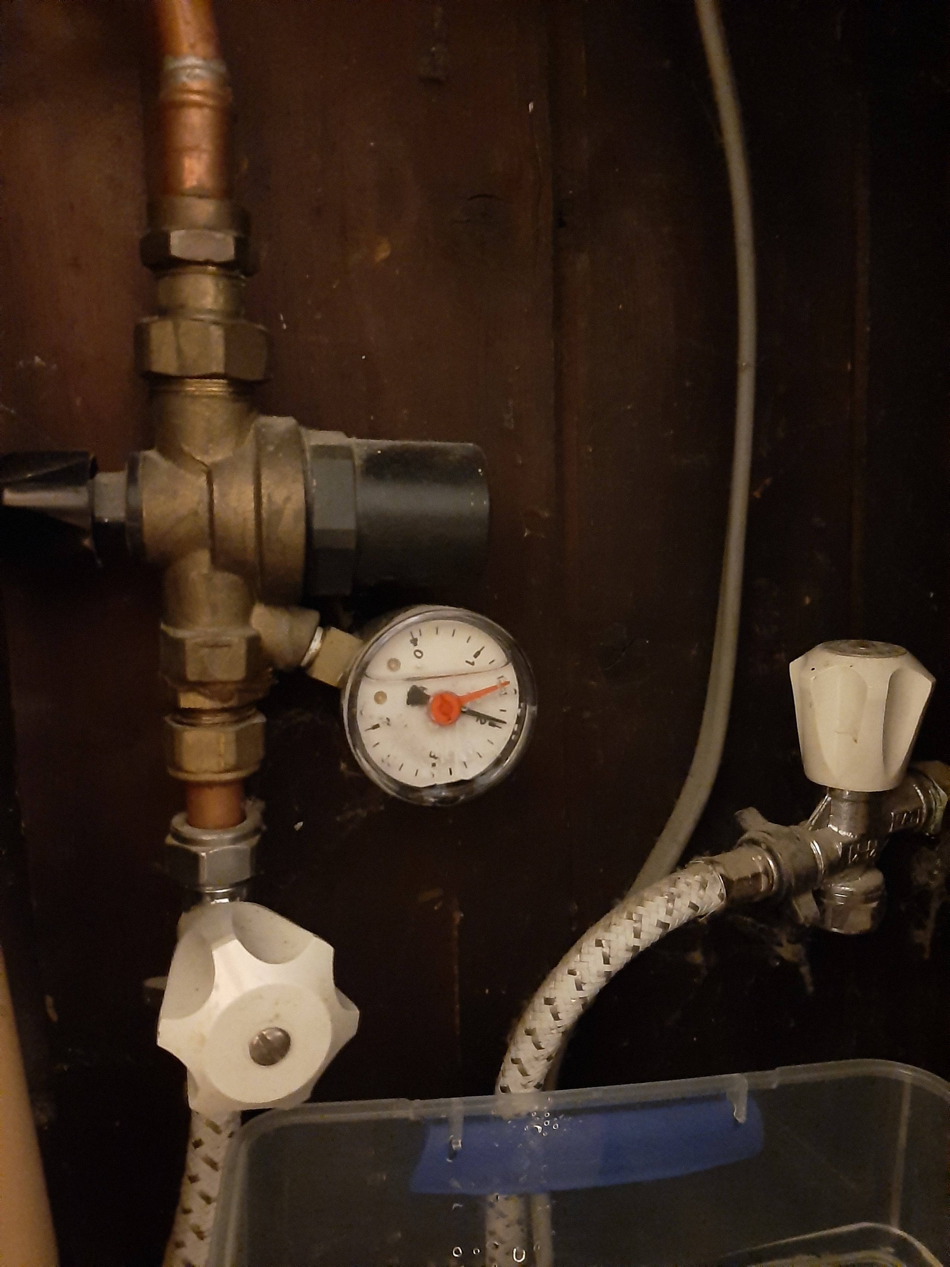 plumbing Pressure guage full of water and leaking Home Improvement
