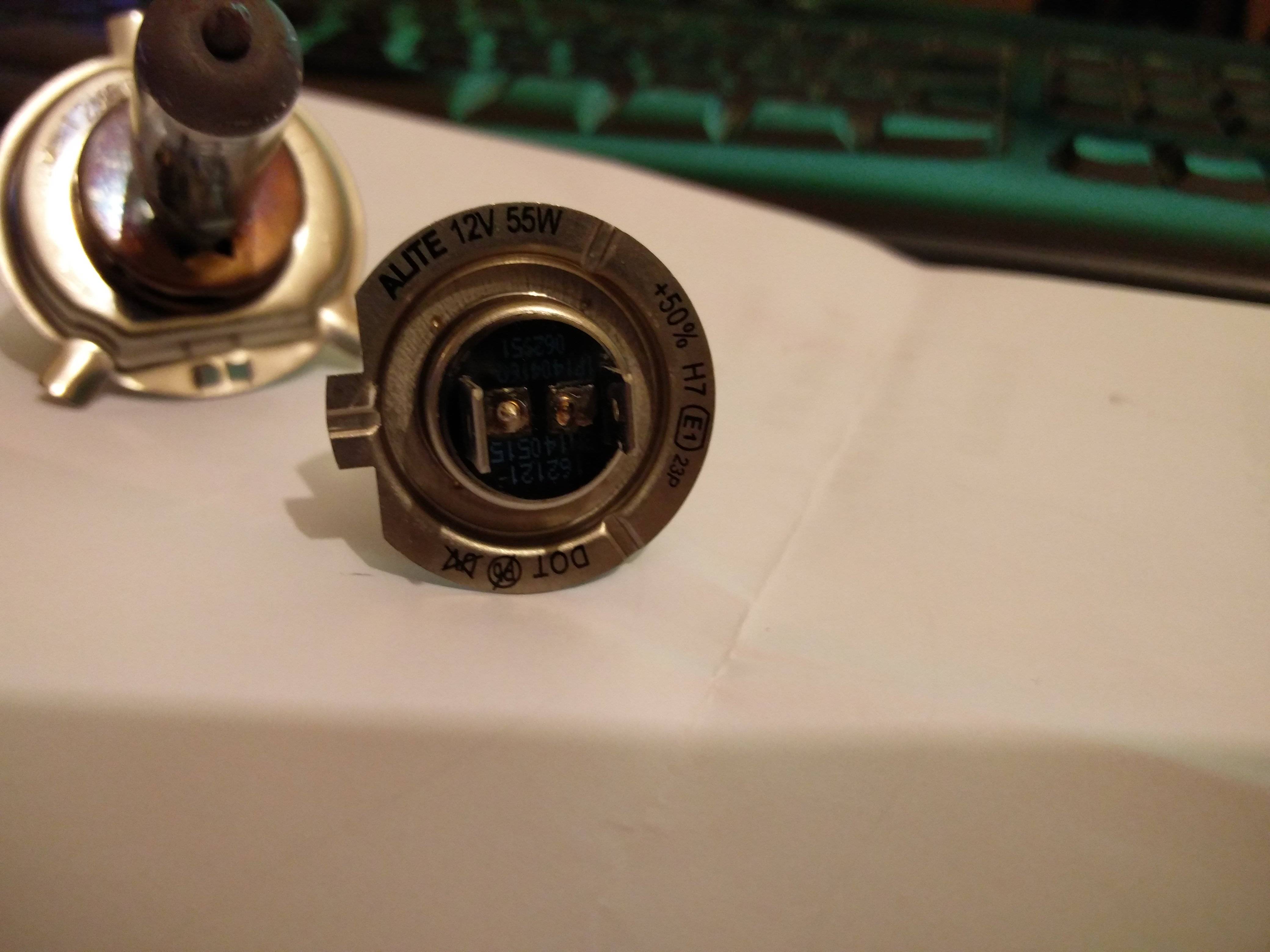 Unknown adaptor for 2009 Mazda 2 headlight Motor Vehicle Maintenance