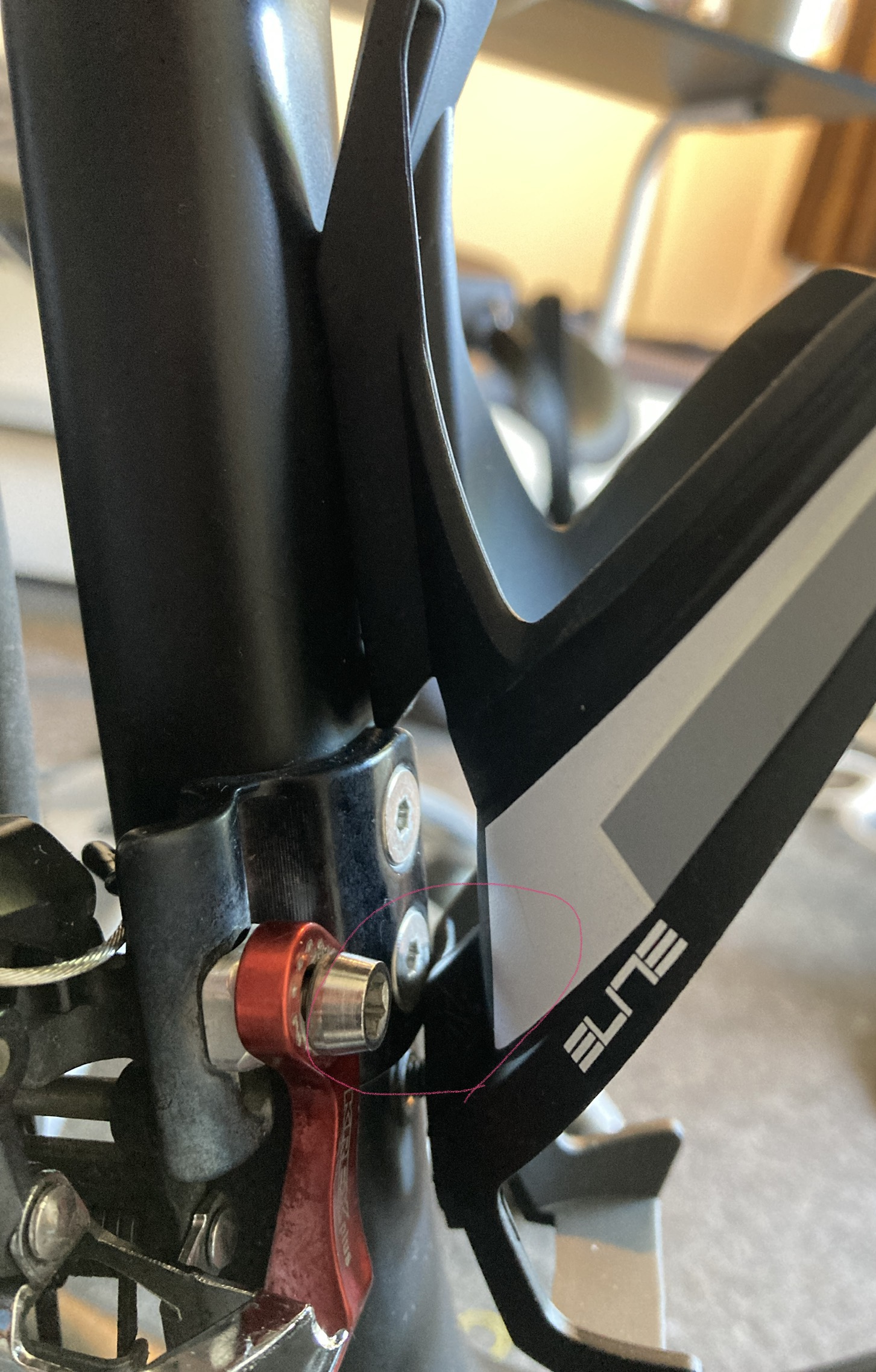 road bike How to install Elite Custom Race Plus bottle cages onto the