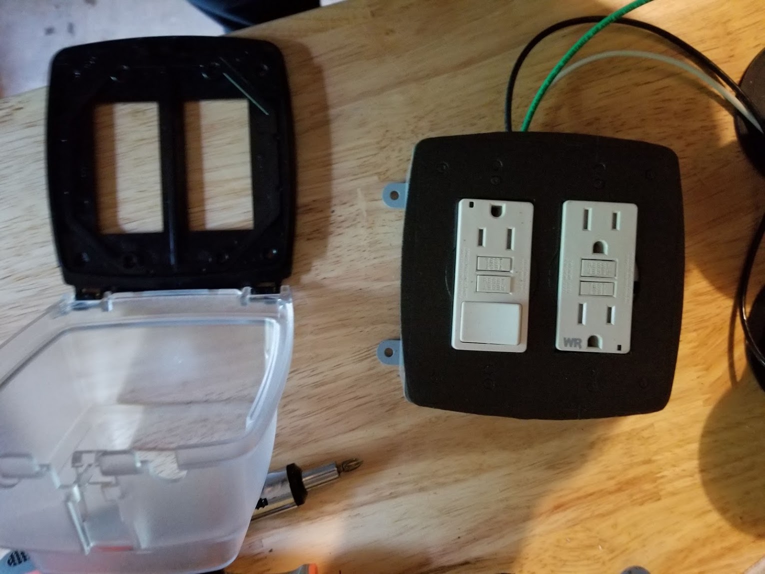 Red Dot Outdoor Electrical Outlet Covers at Theresa Blankenship blog