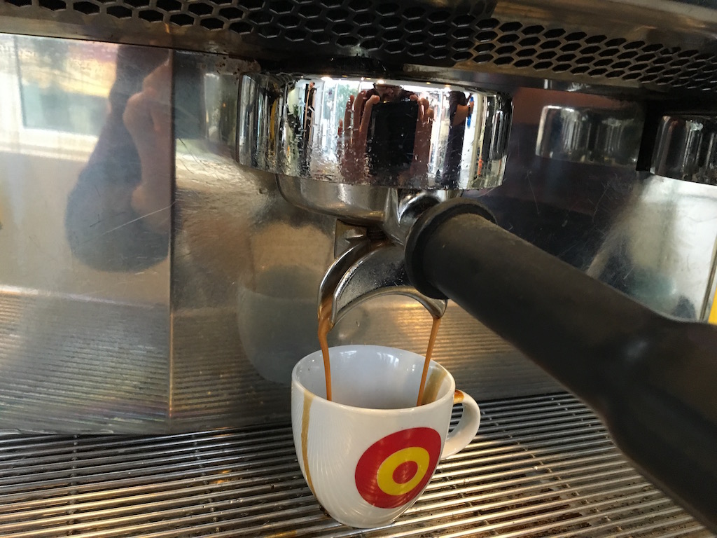 How do you fit a double espresso into a demitasse? Coffee Stack Exchange
