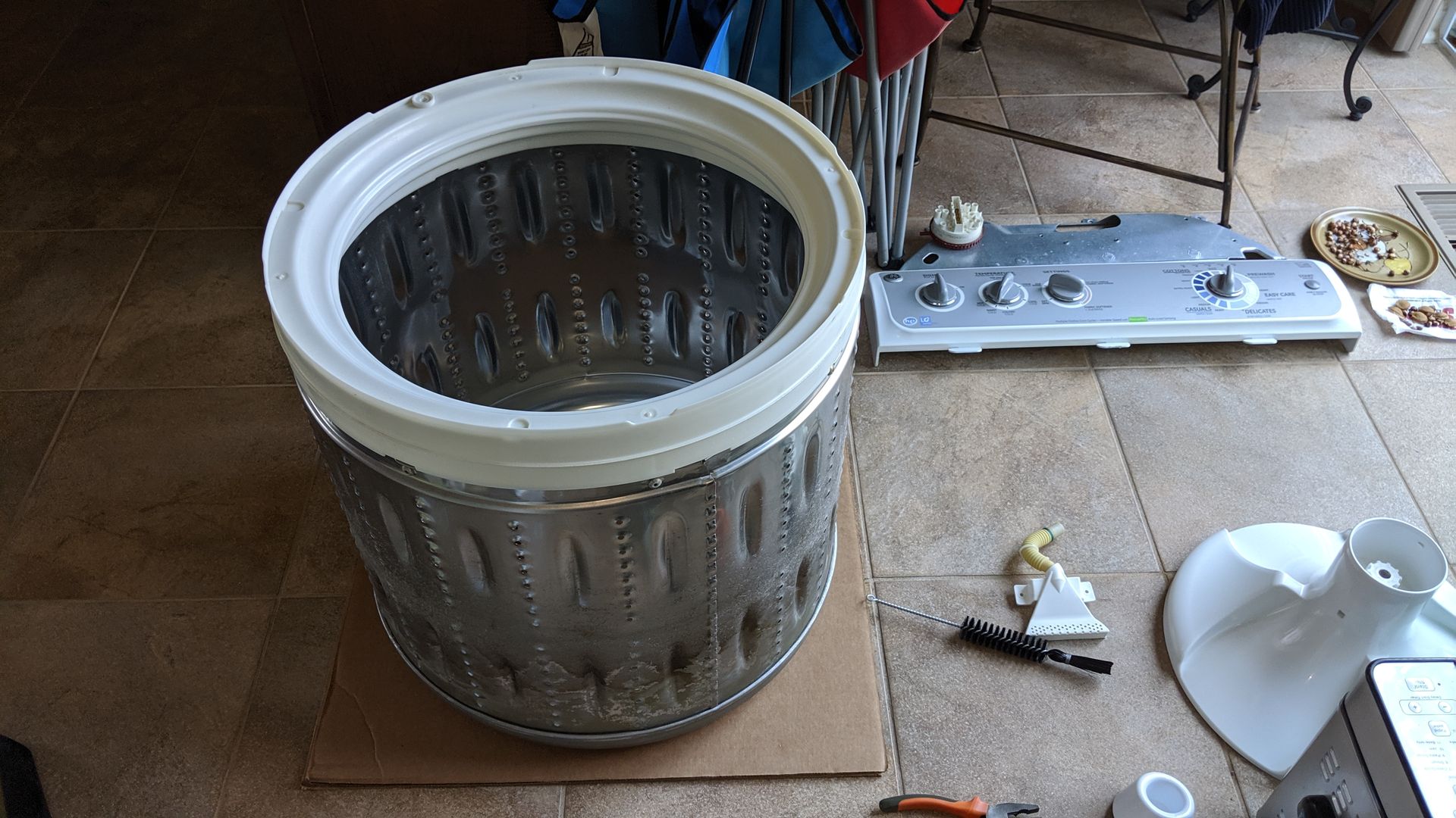 washing machine Why a plastic ring on top of GE washer drum is filled