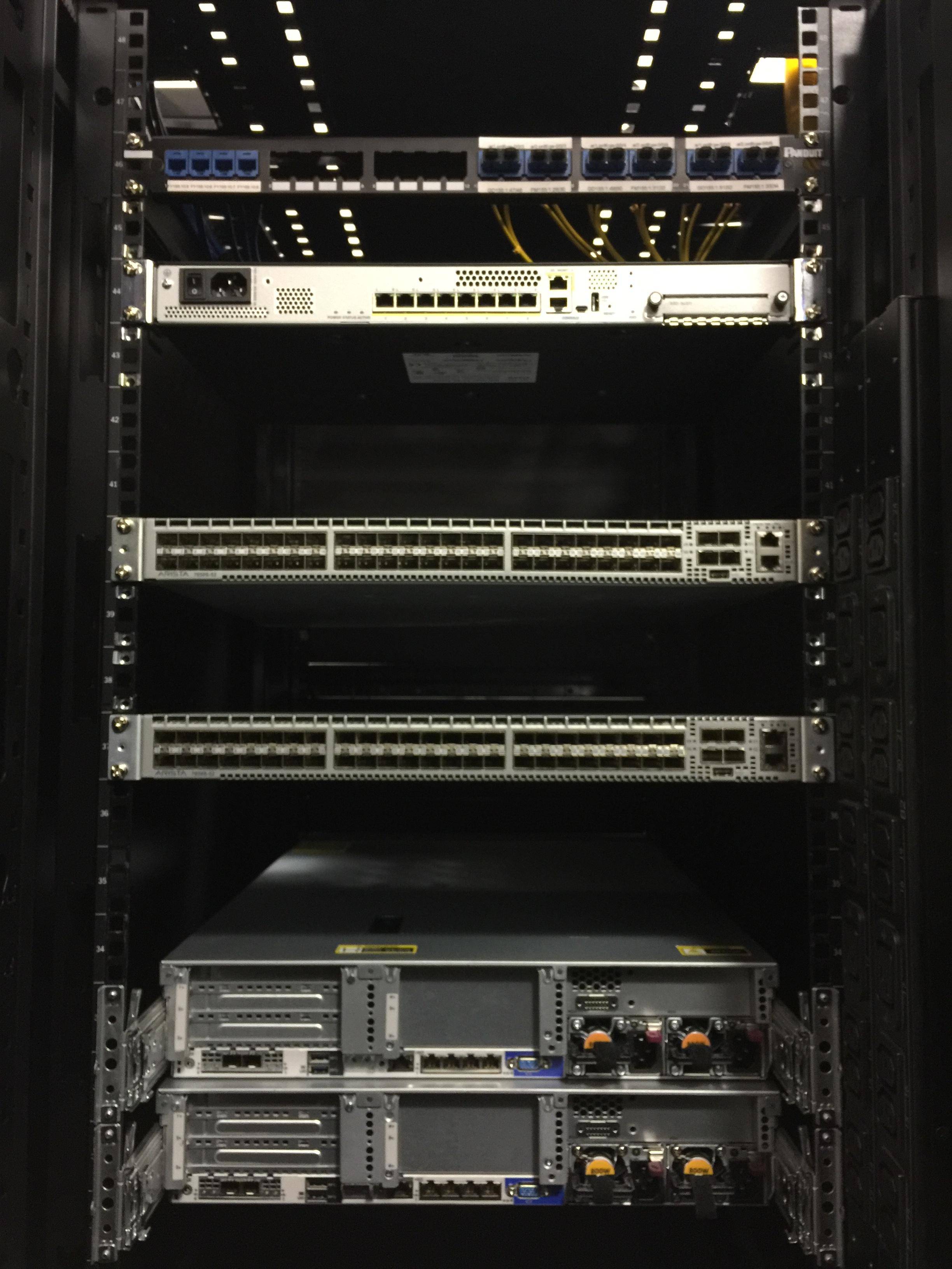 rack Cable management in and between Server Fault