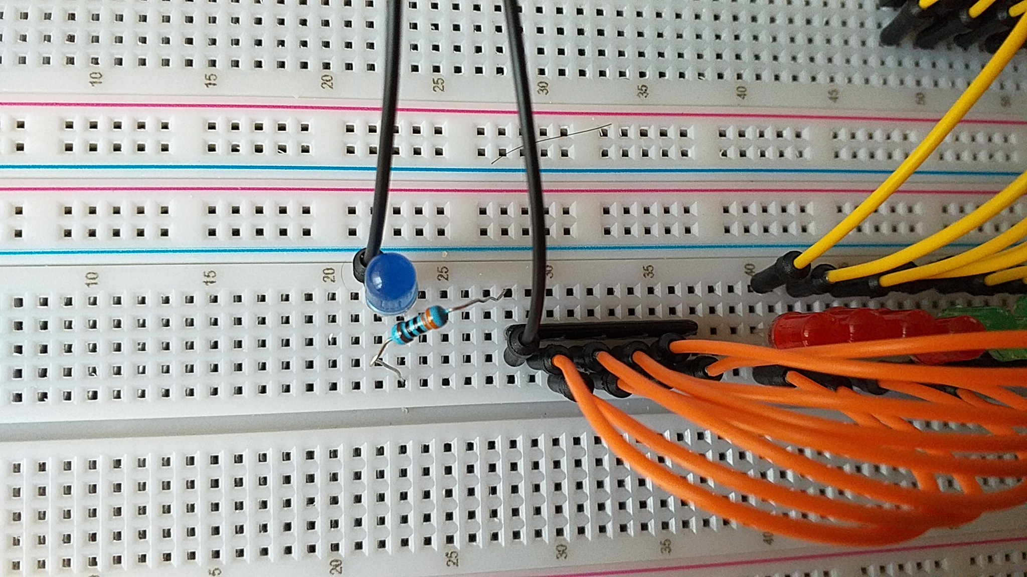 arduino uno LEDs not lighting up even though current is flowing