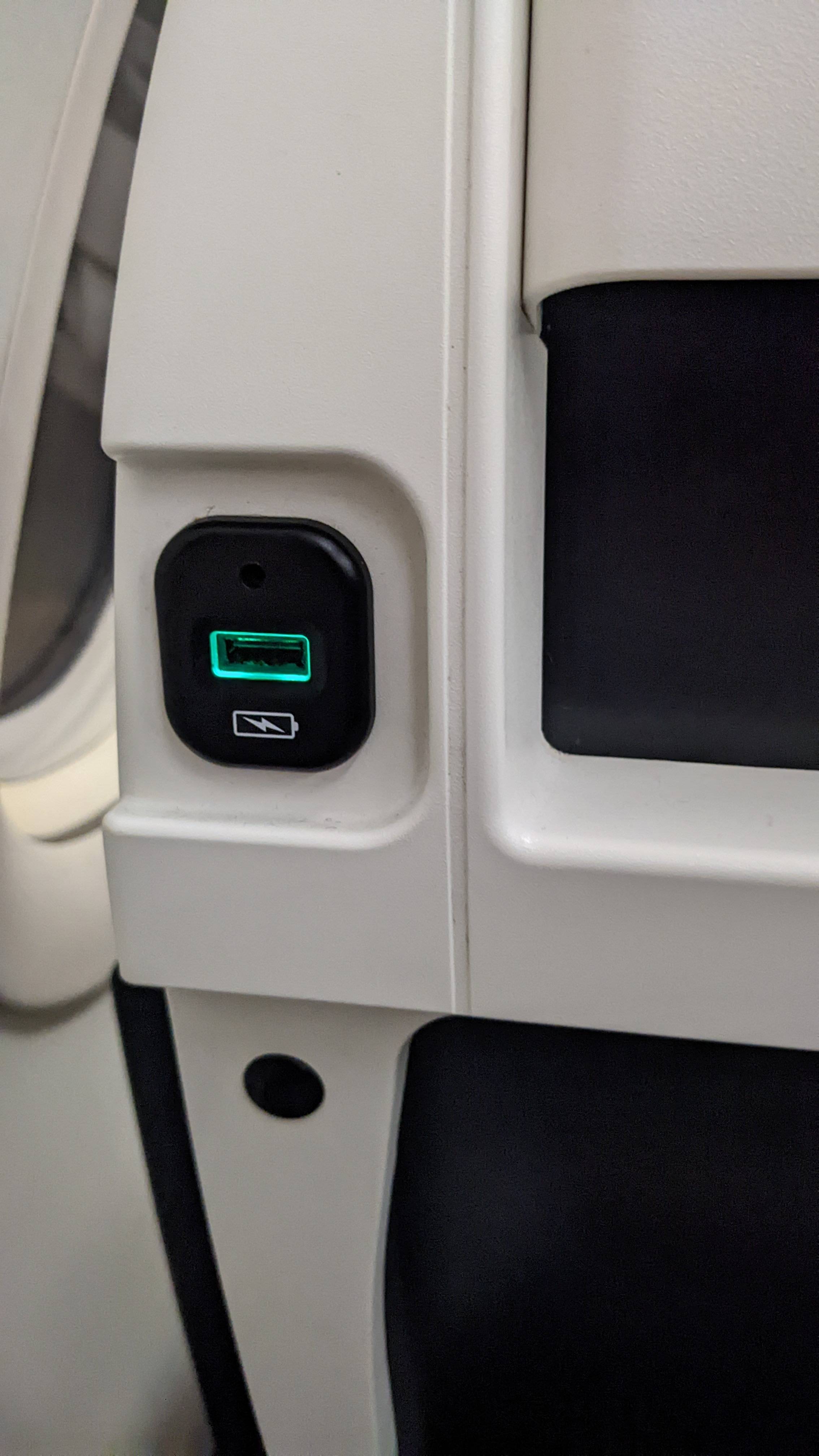electronic items What kind of charging port is this? Travel Stack Exchange