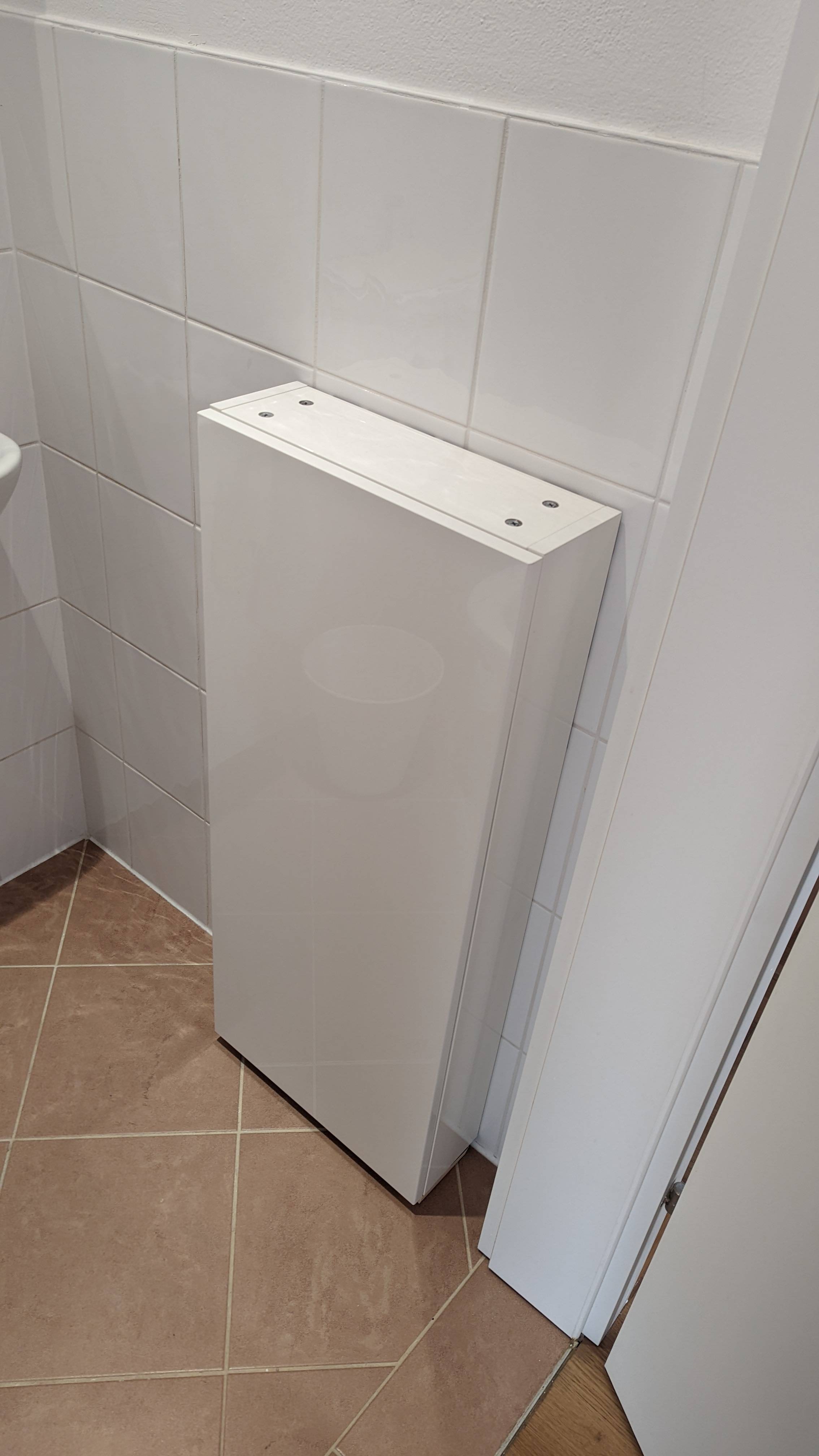 How to stabilize wall on tiles without drilling? Home