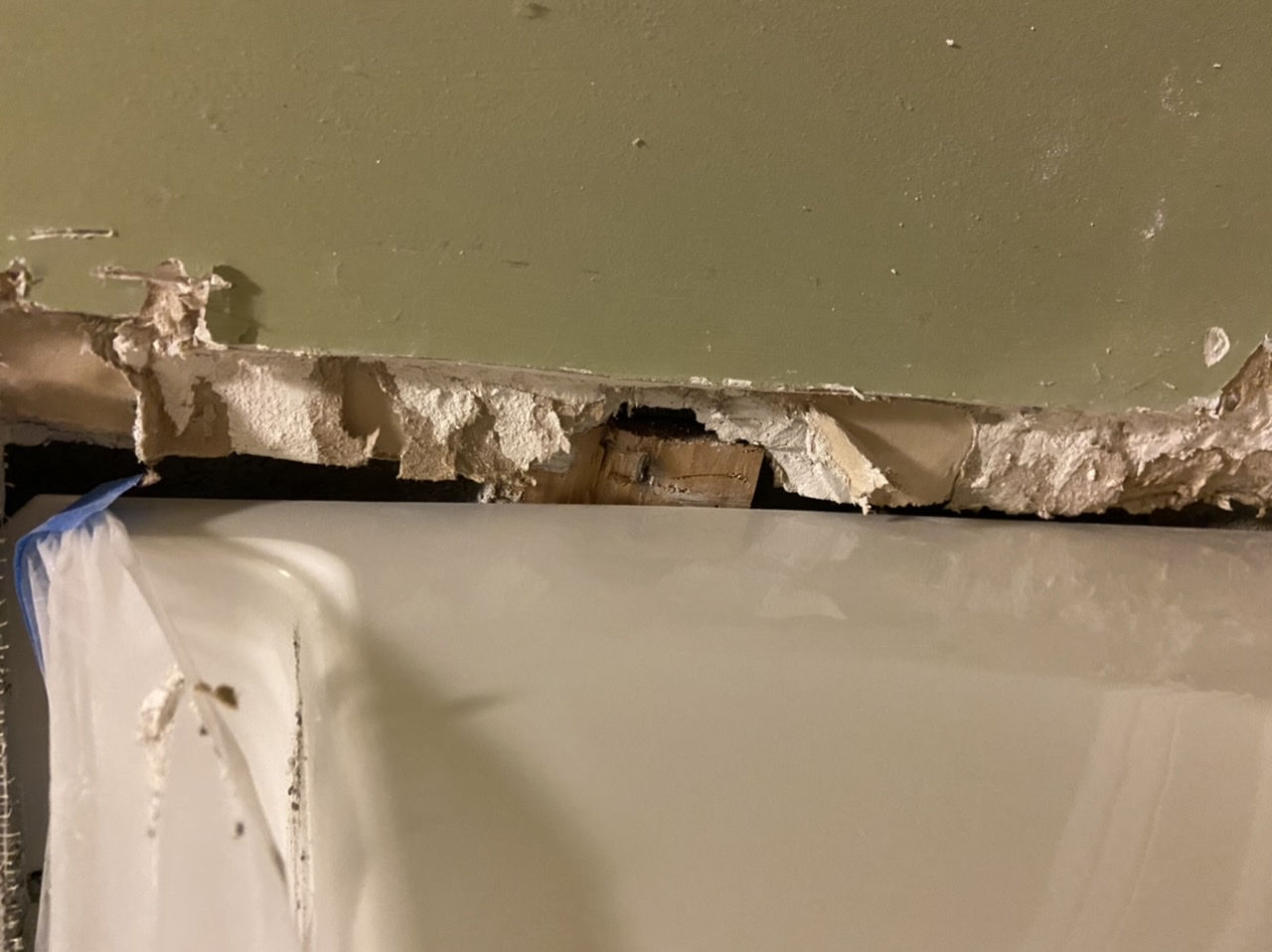bathroom Drywall or cement board in gap between bathtub and corner