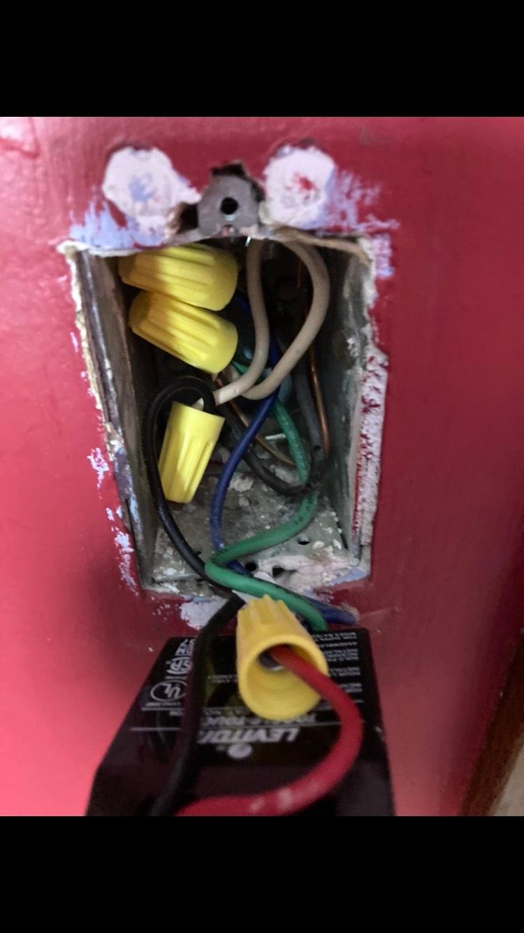 electrical Switched wire stays hot whether switch is in on or off