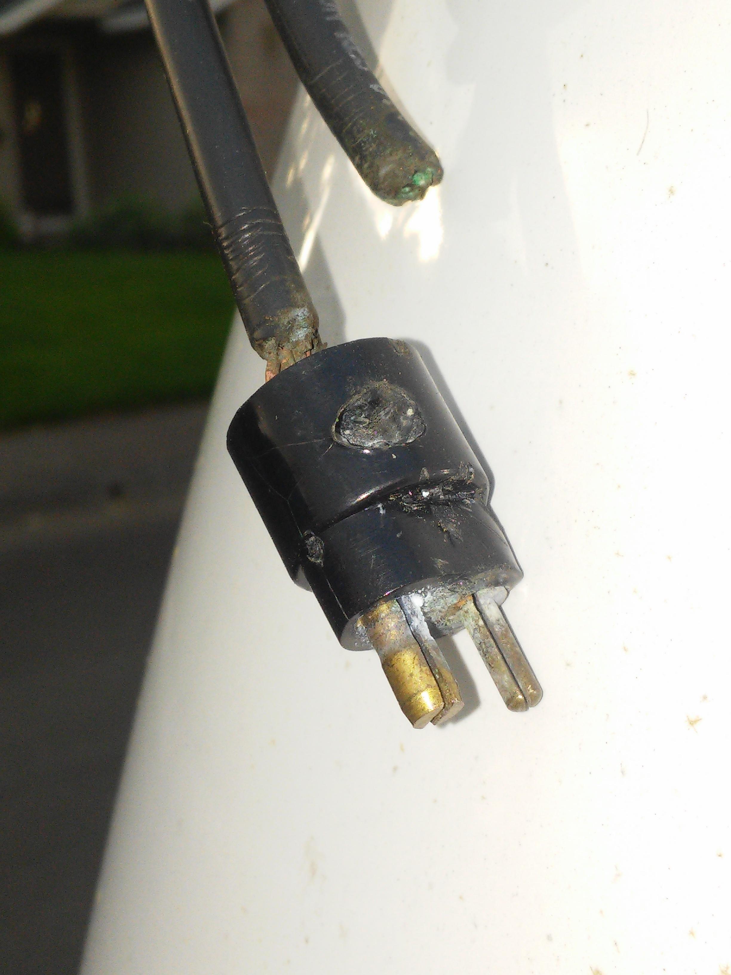 How to reconnect wire in this solar panel connector (automotive