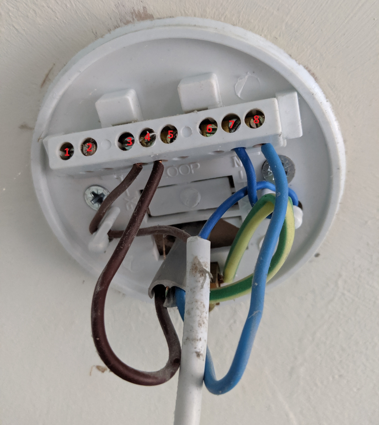lighting Replace G24q1 (4pins) with a B22 Home