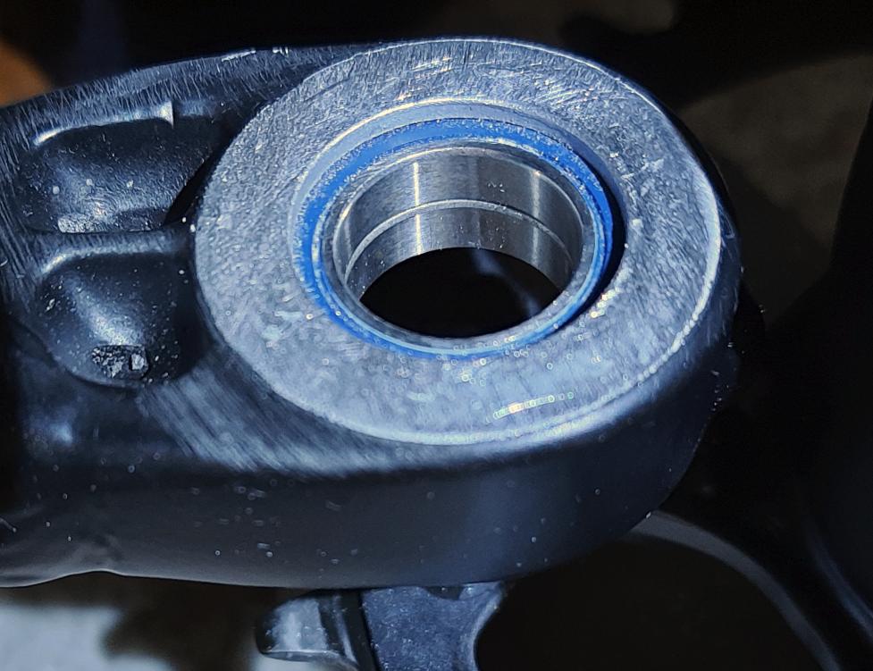 [SOLVED] Damaged fullsuspension linkage surfaces creaking noises