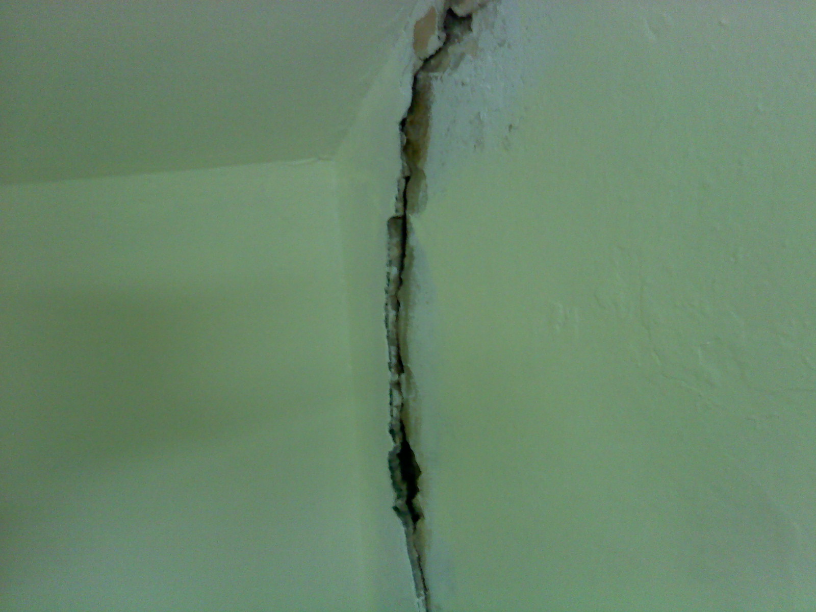 repair How do I prepare a chipped, peeling, deeply cracked wall for painting? Home
