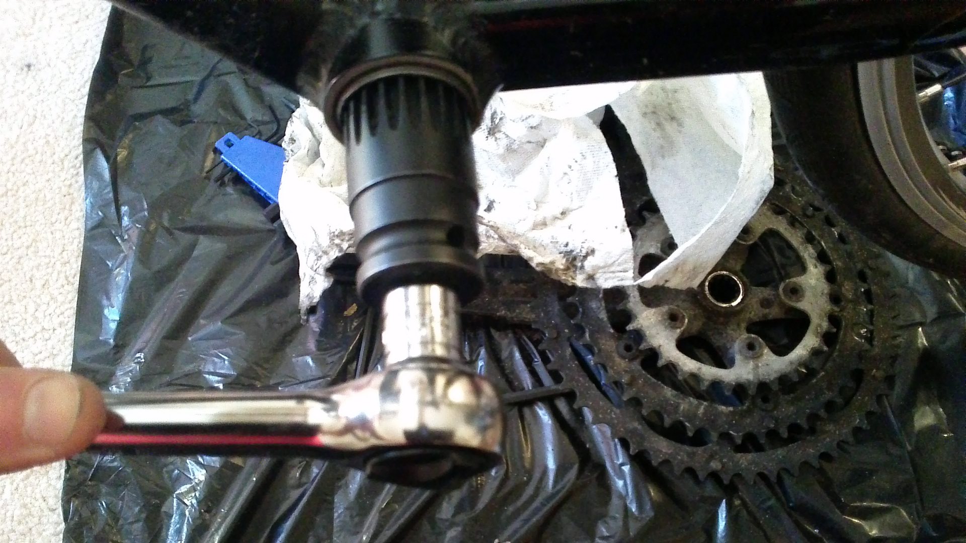 repair Trouble Removing bottom bracket. Is it my Tool? Bicycles