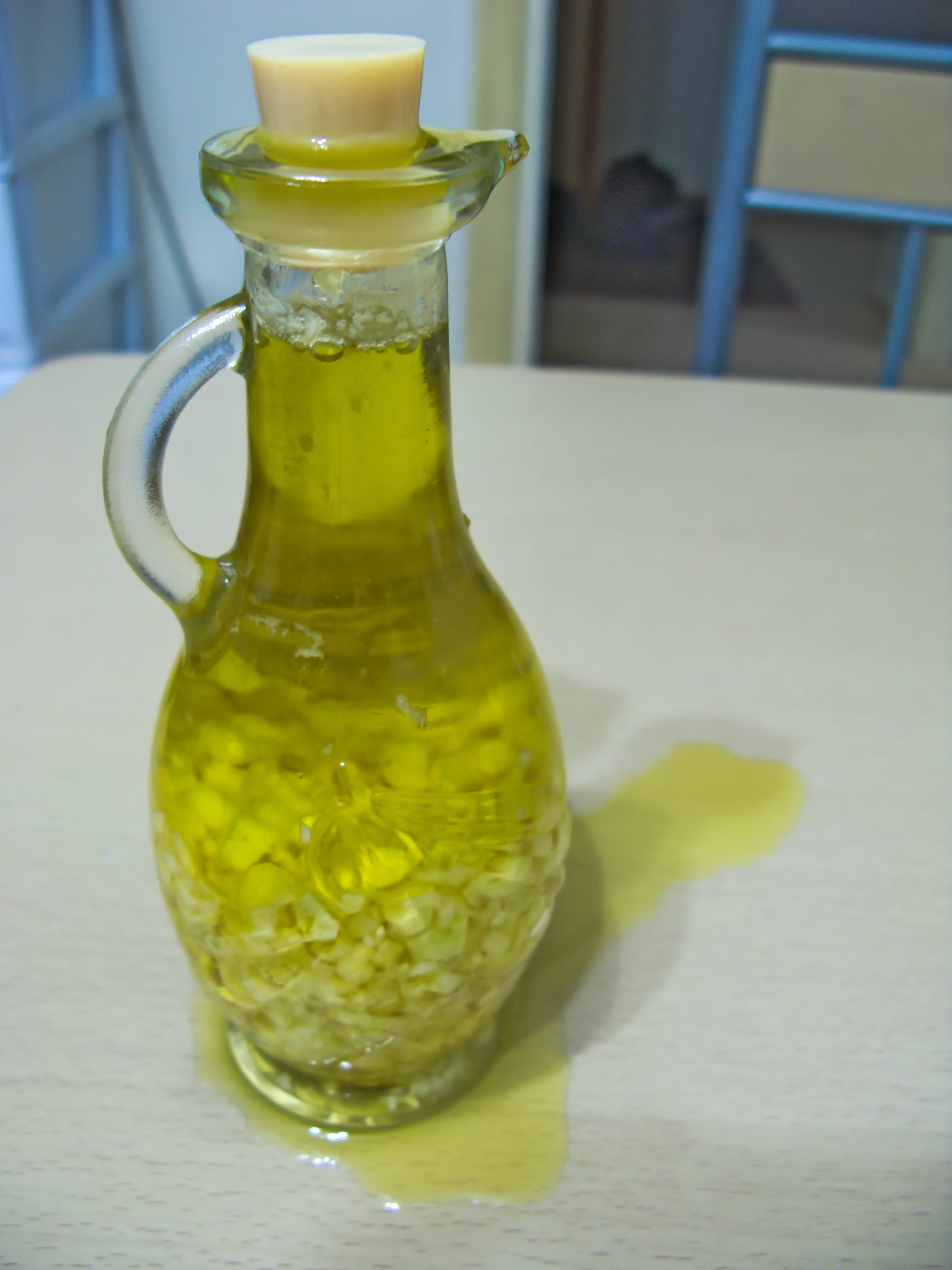 food safety Garlic Overflow — Why won't my olive oil stay in its jug? Seasoned Advice