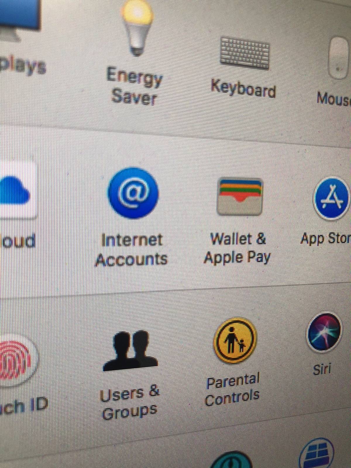 Font display issue with 2018 Macbook Pro on External Monitor (2016 MBP