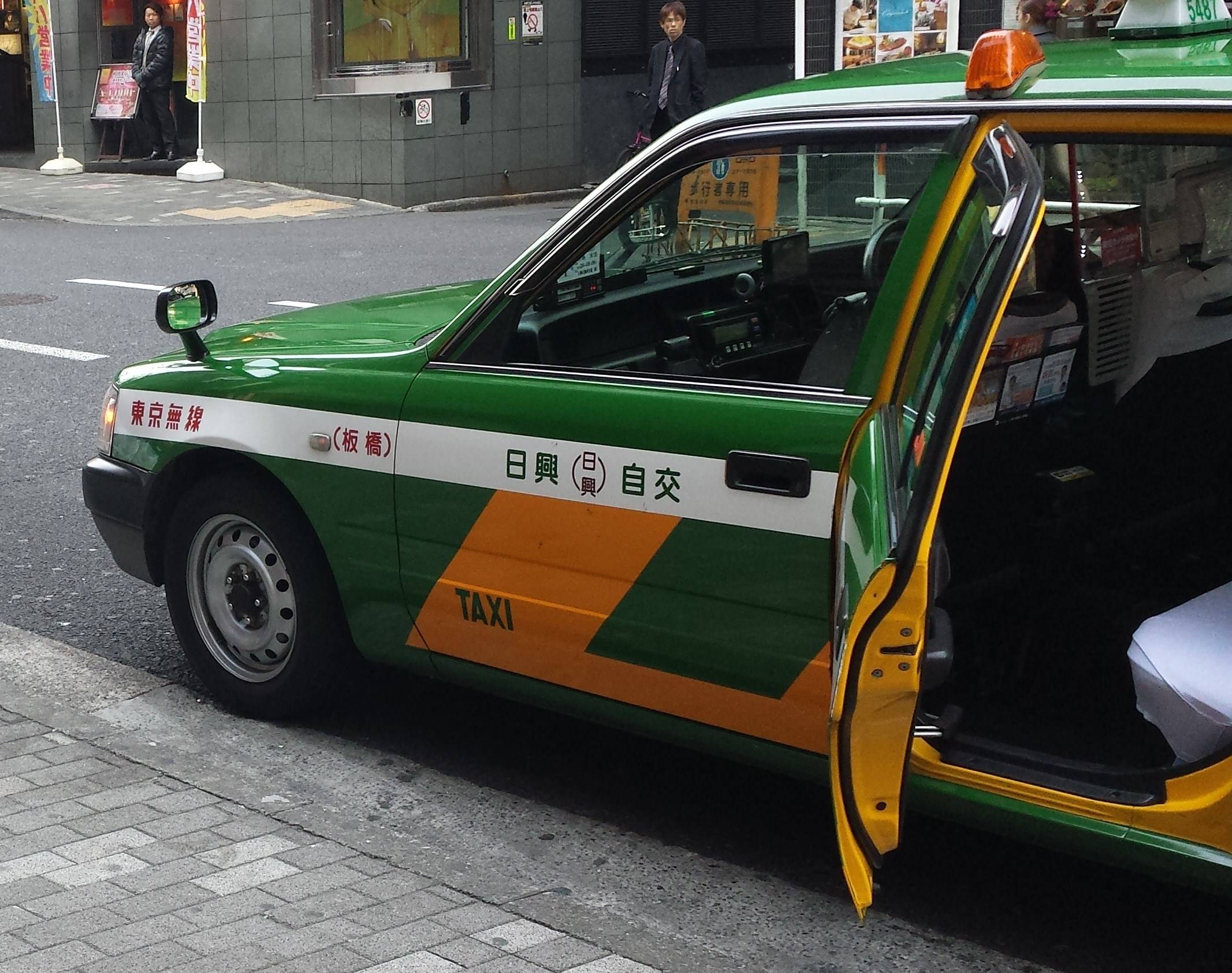 automobiles Why do taxis in Japan have mirrors on the hood? Travel