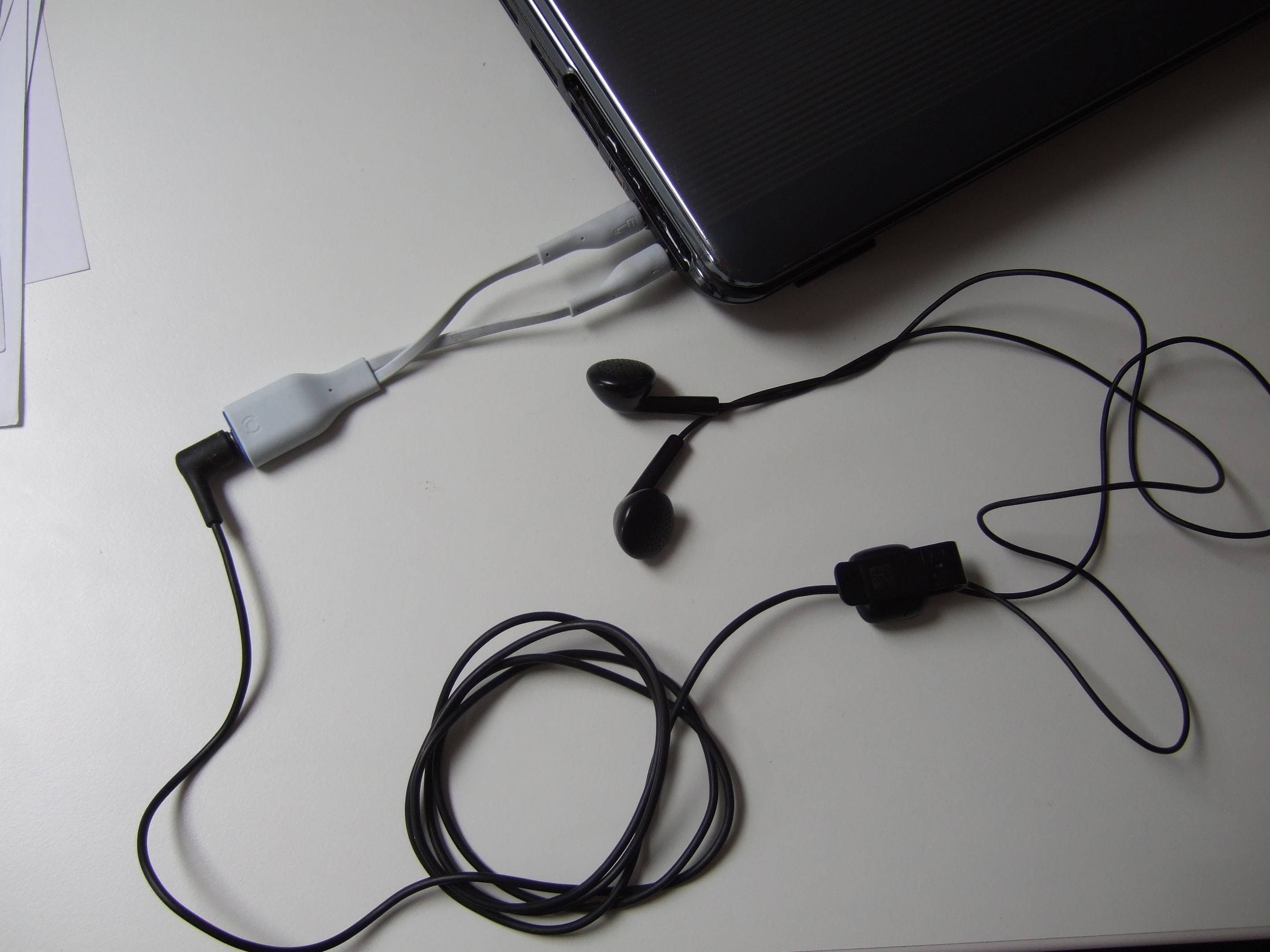 audio Combine two headphonemicrophone splitters? Super User