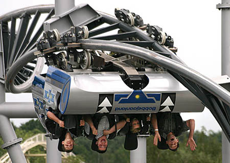 newtonian mechanics - How does a roller coaster car stay on the track