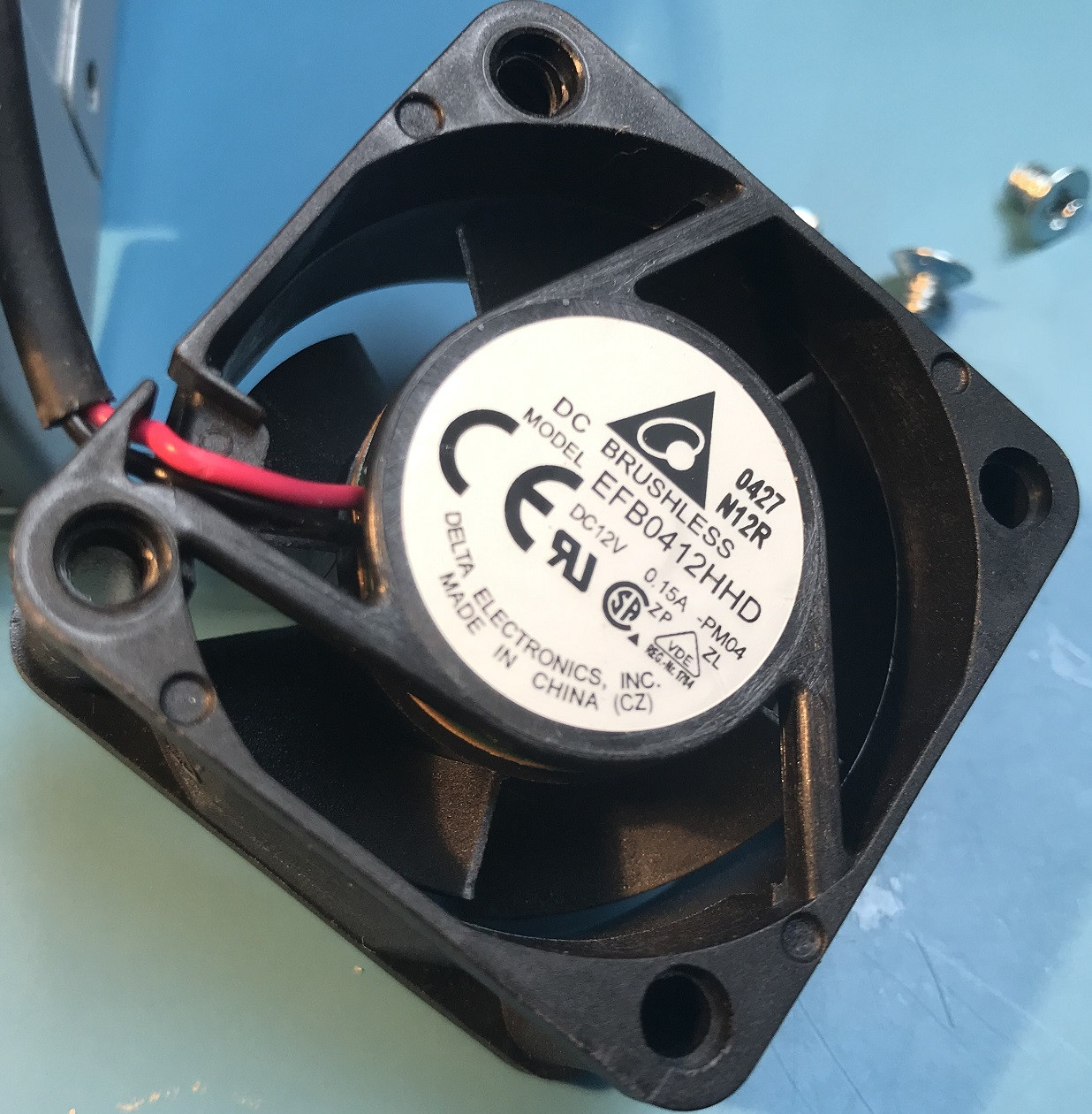 power supply Converting 3pin brushless fan to 2pin Electrical
