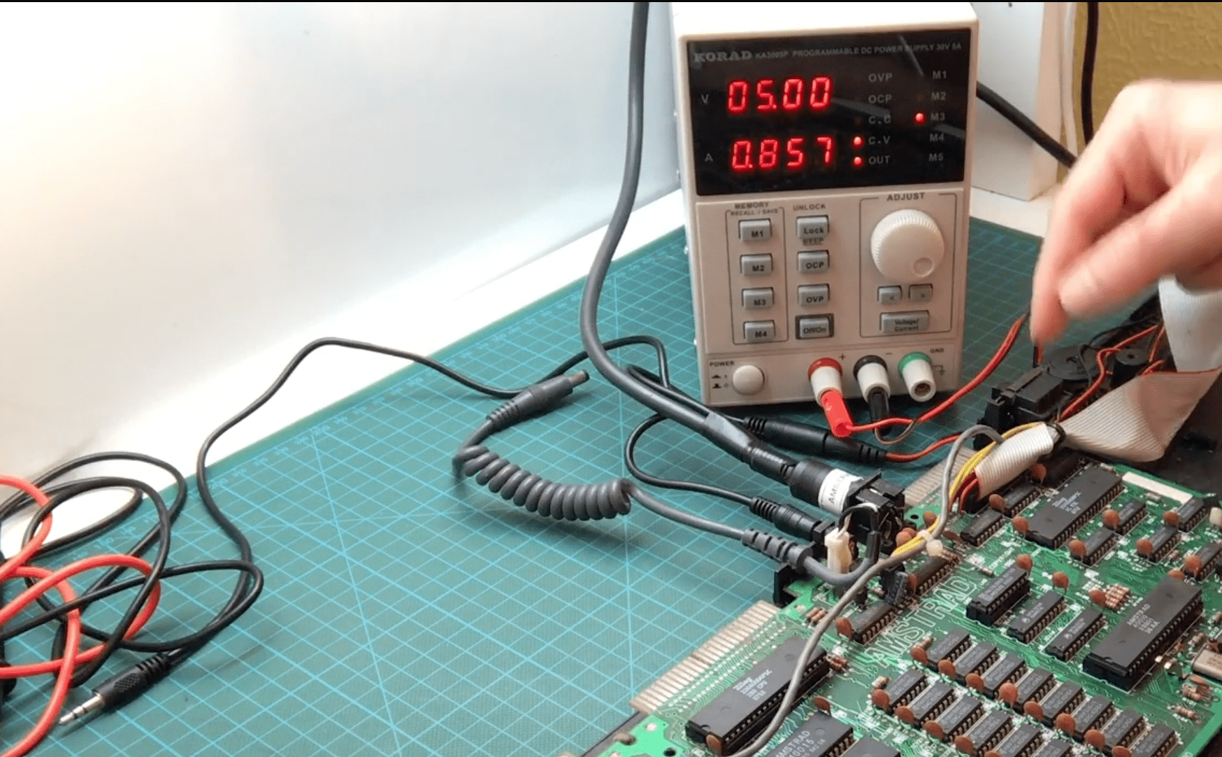 Amstrad CPC 6128 Bench Power Supply Connection Setup