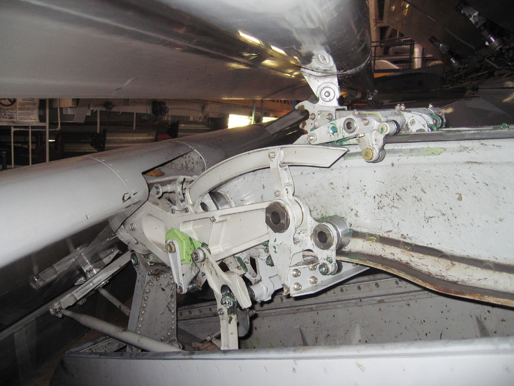 aircraft design How do flap track guides work? Aviation Stack Exchange