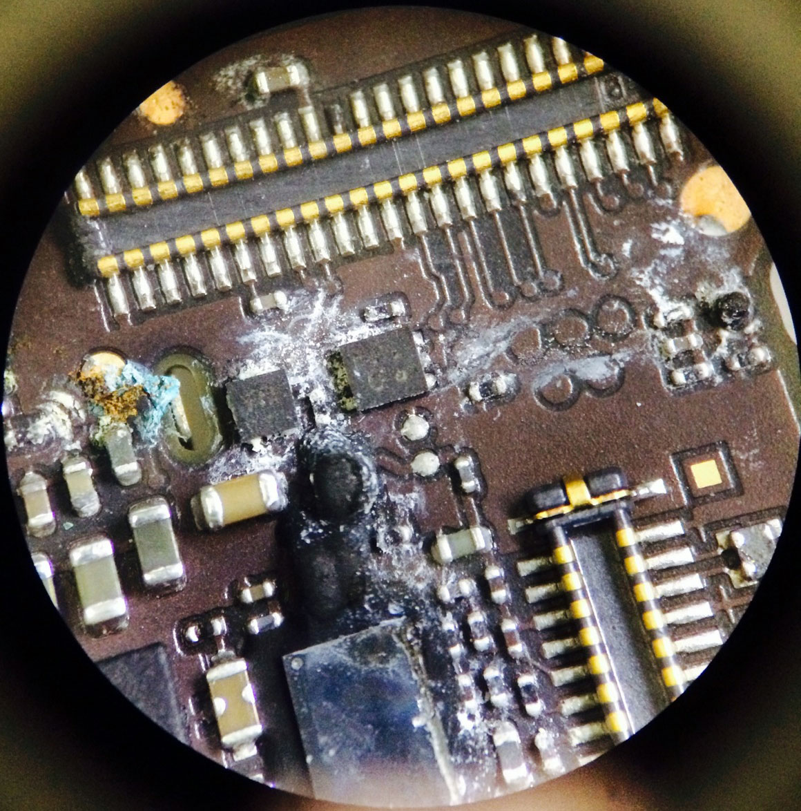 laptop How does a computer with water damage continue to work