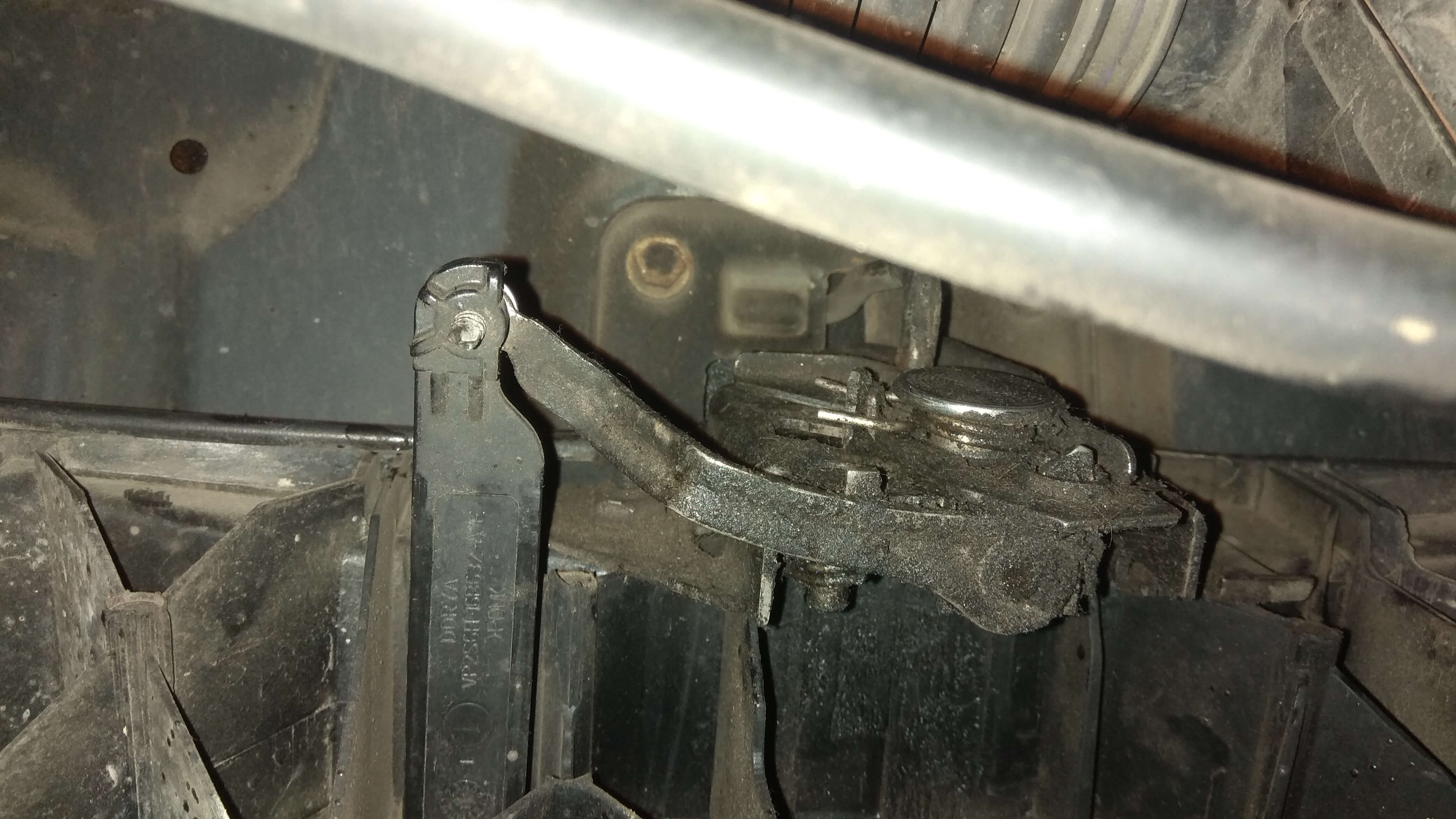 car - Opening a stuck hood in Ford Fiesta mk6 - Motor Vehicle