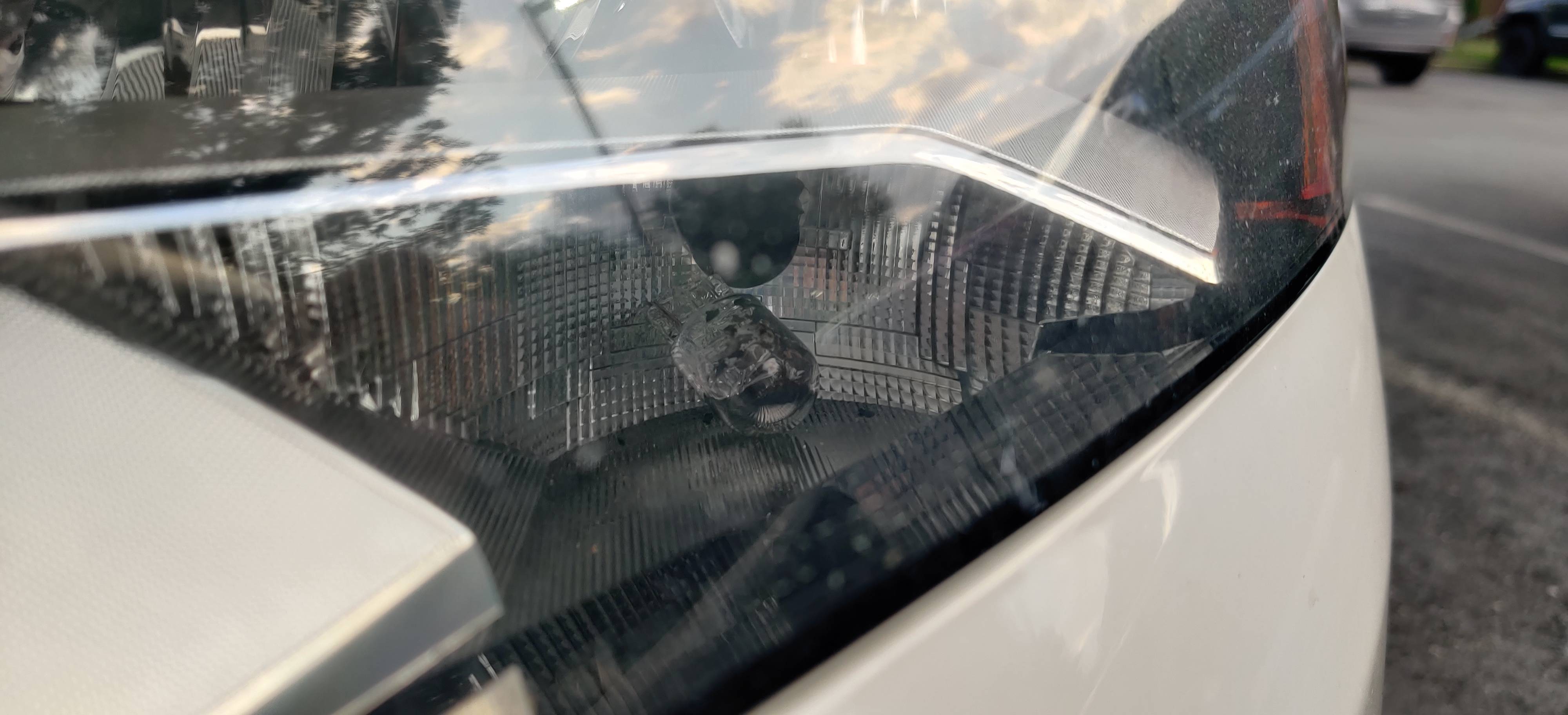 vw Any pro tip to remove a fallen front marker bulb (inside headlight