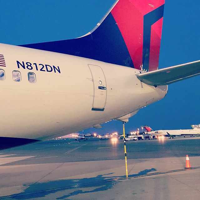 commercial aviation Which Aircraft Models need a Tripod Jack for tail