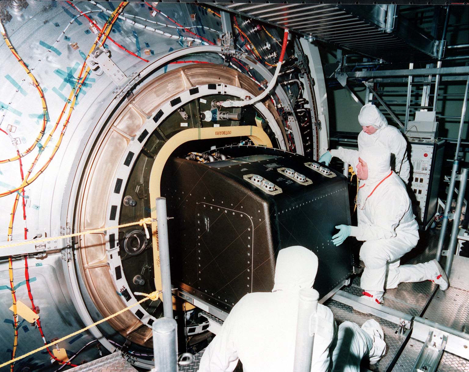 life support How does air circulate between modules on the ISS