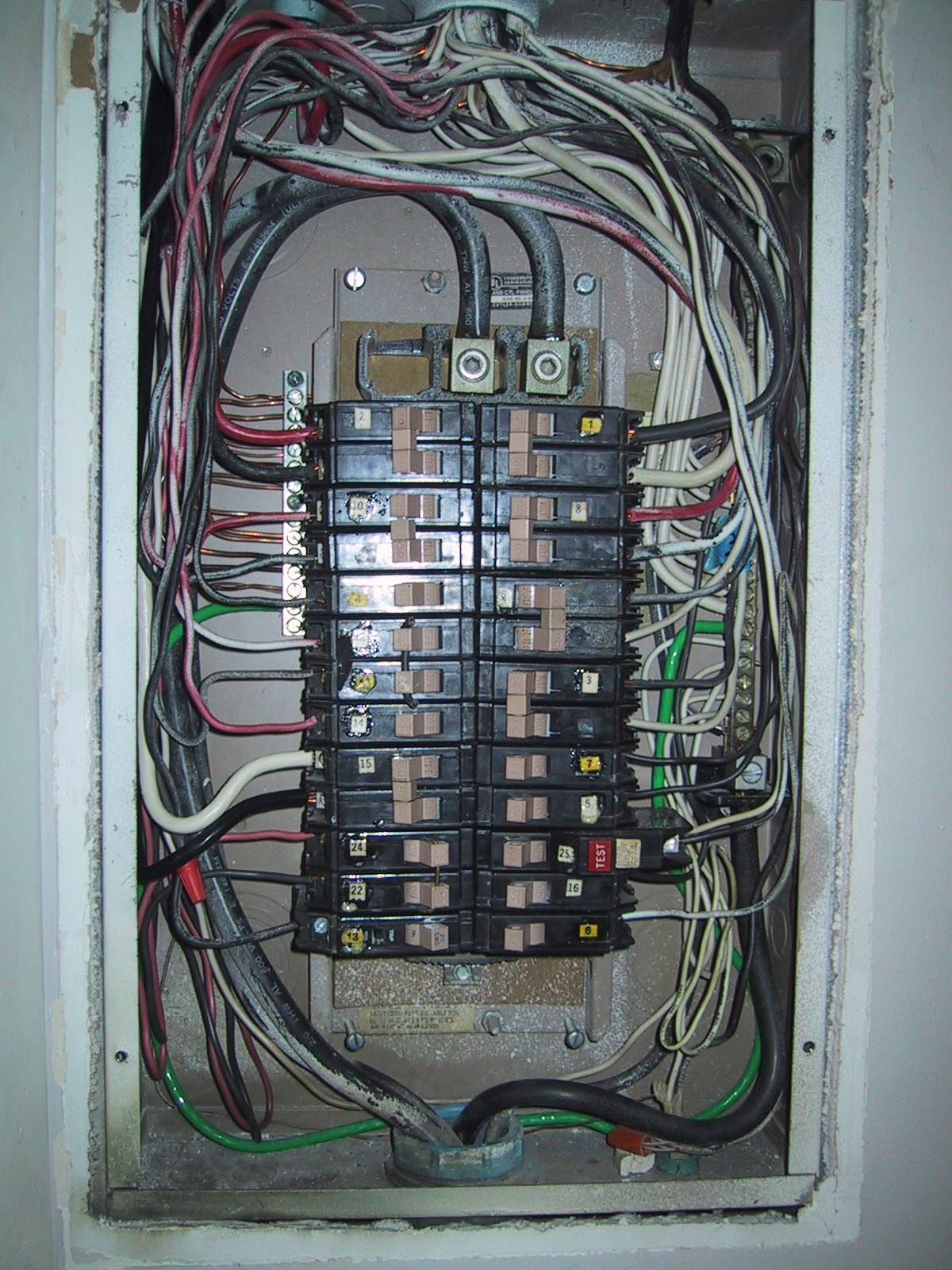 Electrical Should the grounds and neutrals be isolated in this