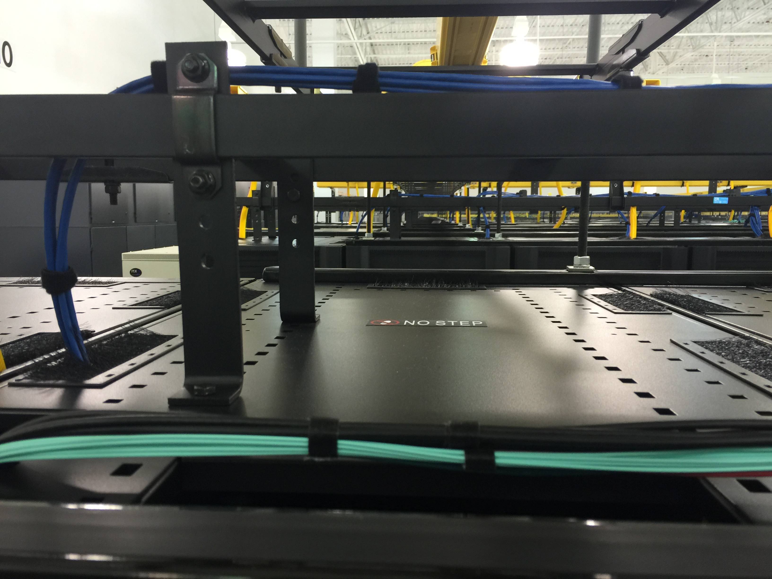 Cable management in and between Valuable Tech Notes