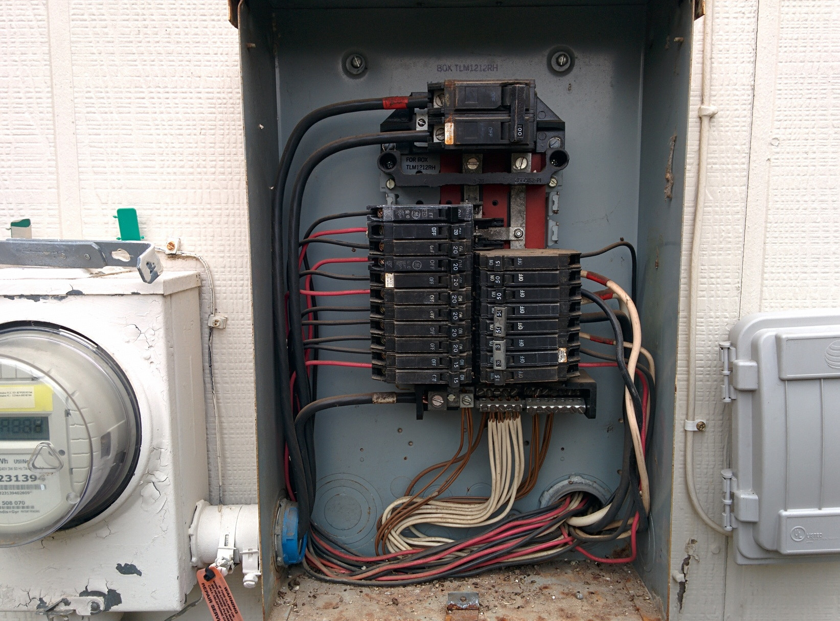 electrical panel Do I need common trip breakers for a house wired