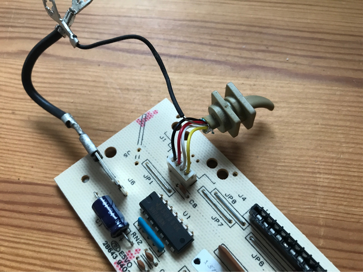 Electronic What connector did this IBM Model M keyboard have