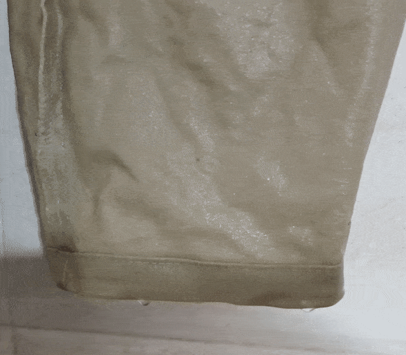 everyday life Why does water run around the rim of sleeves of wet