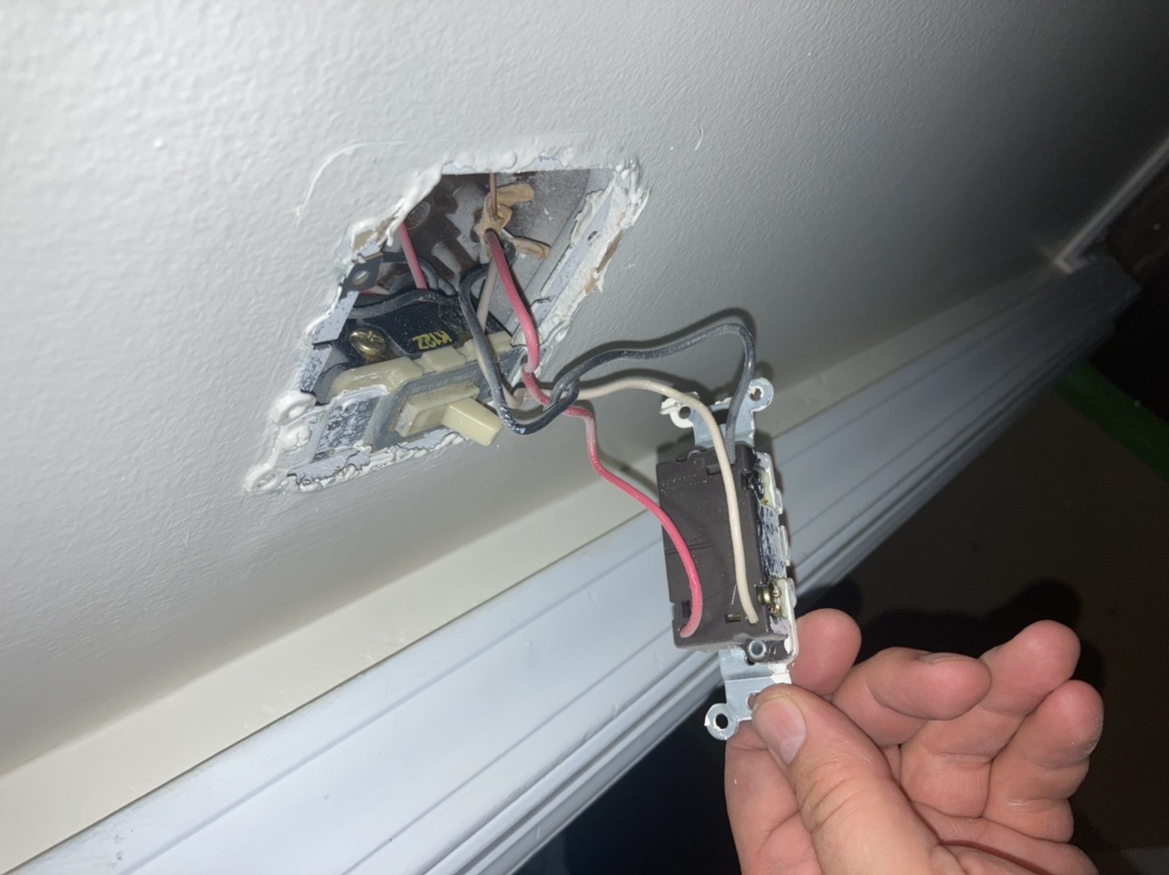 electrical How should I reconnect my ceiling fan to this threeway