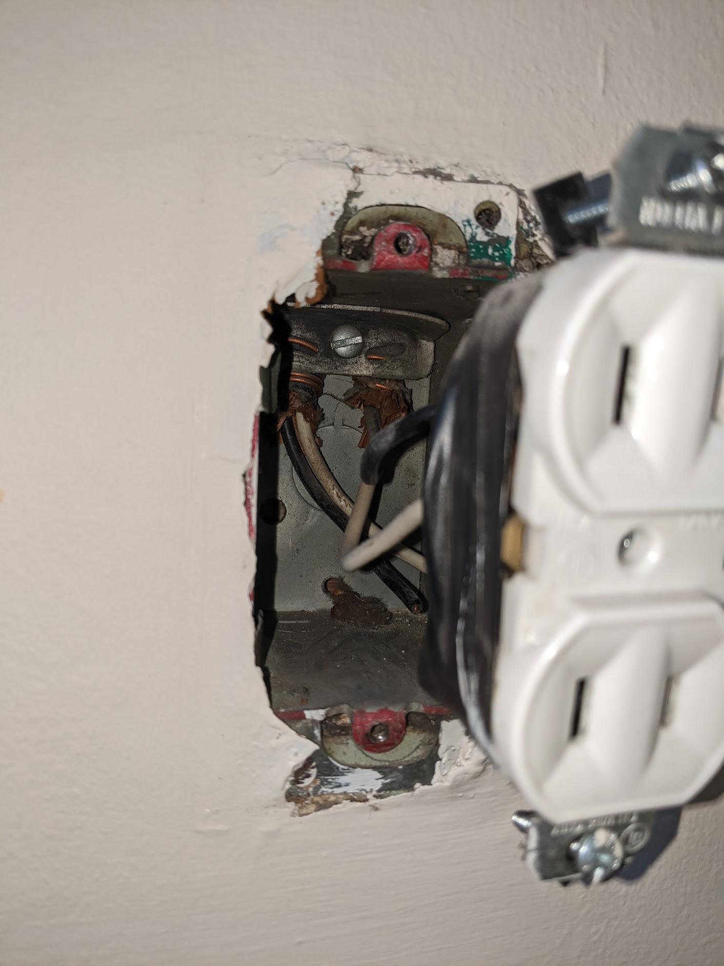 electrical What type of old cable is fed into this outlet, and what