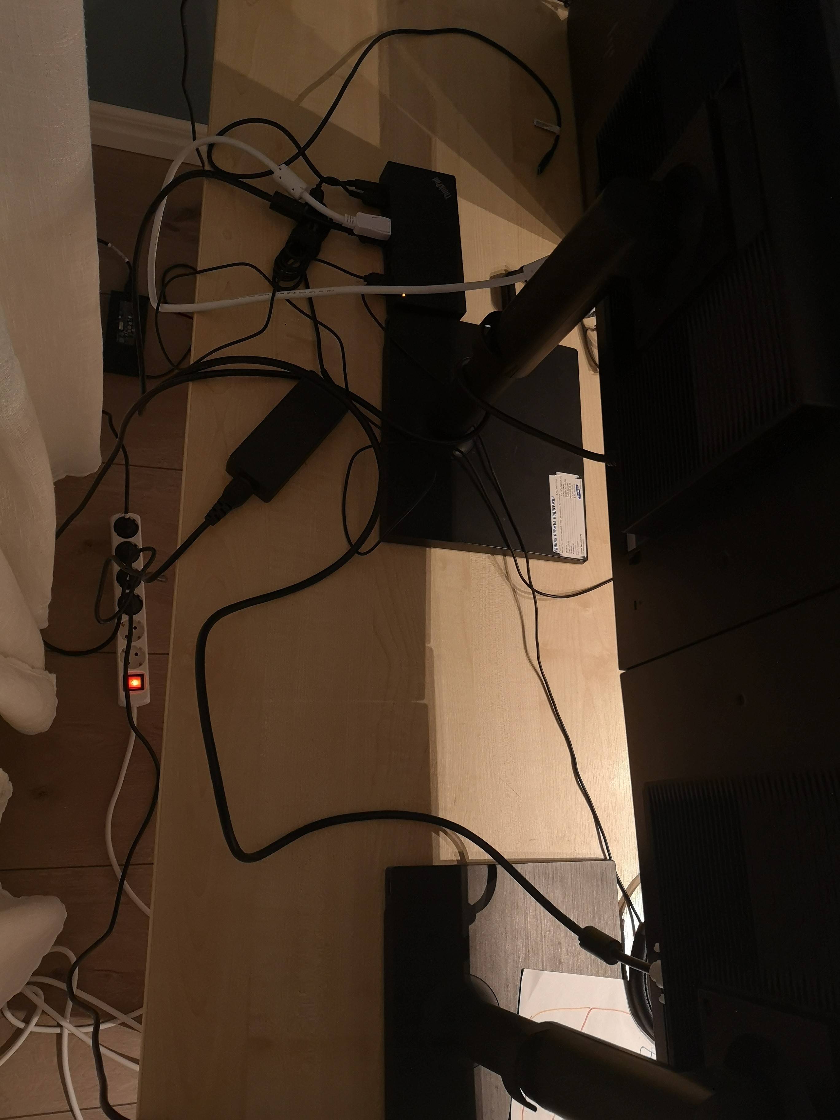 How to manage 2 screens laptop and dock cables in a neat way Home