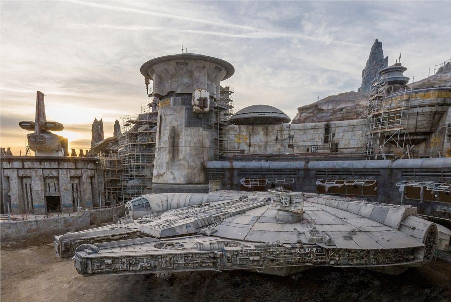 star wars How did the Millennium Falcon lose its second rectangular