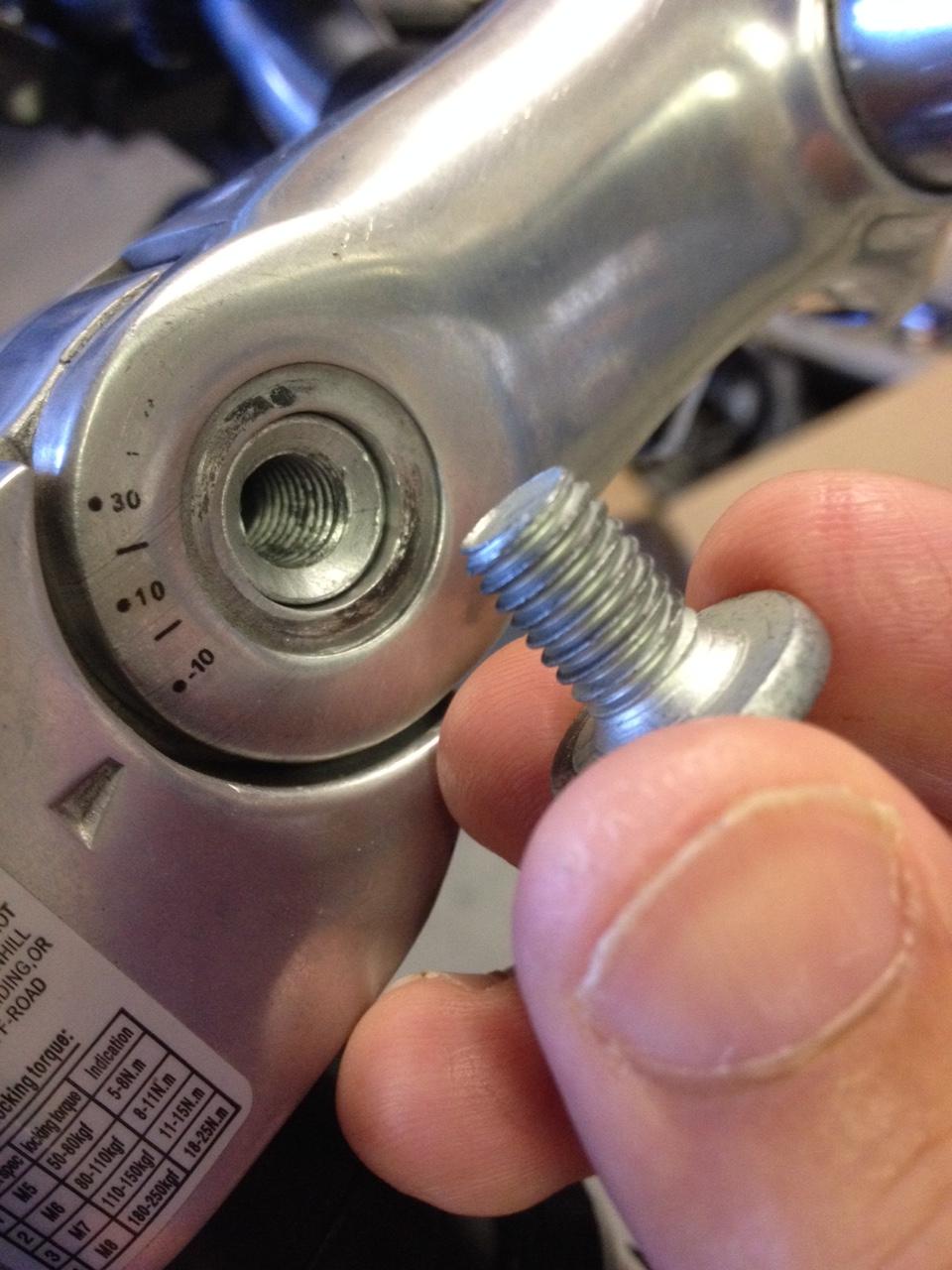 maintenance Adjust handlebar position/height (damaged screw