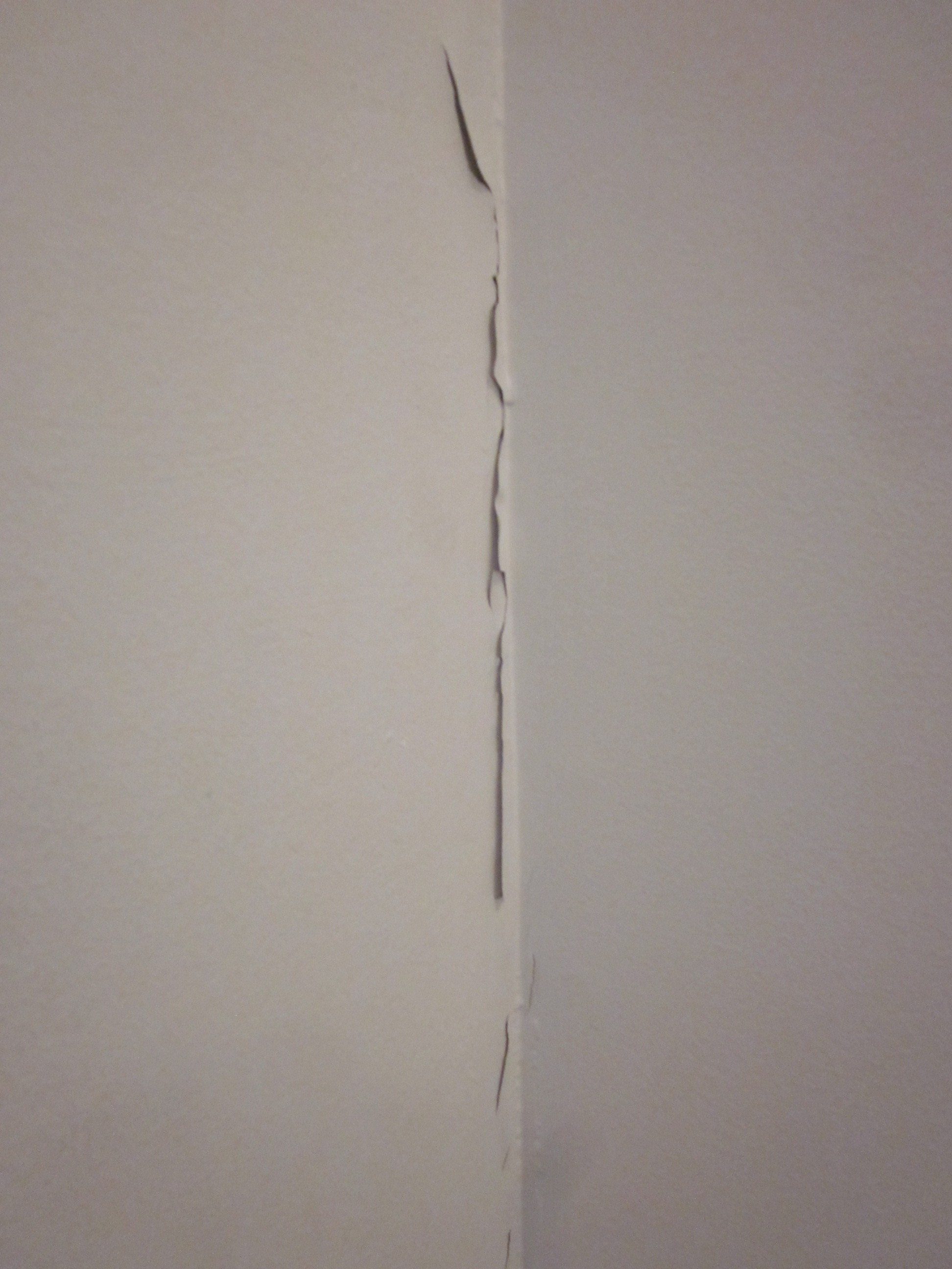 drywall detached in corner - Home Improvement Stack Exchange