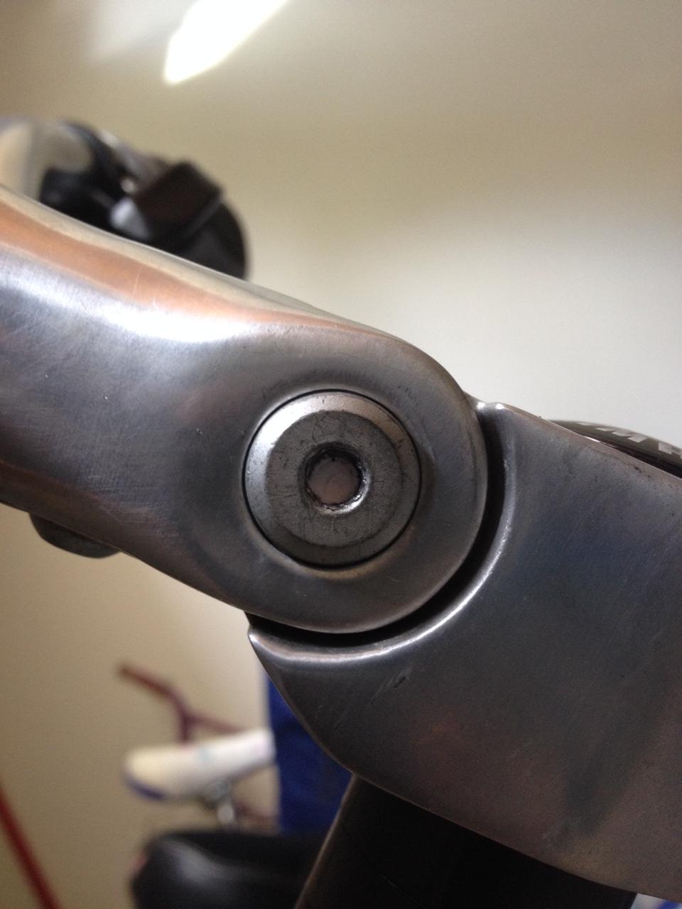 maintenance Adjust handlebar position/height (damaged screw