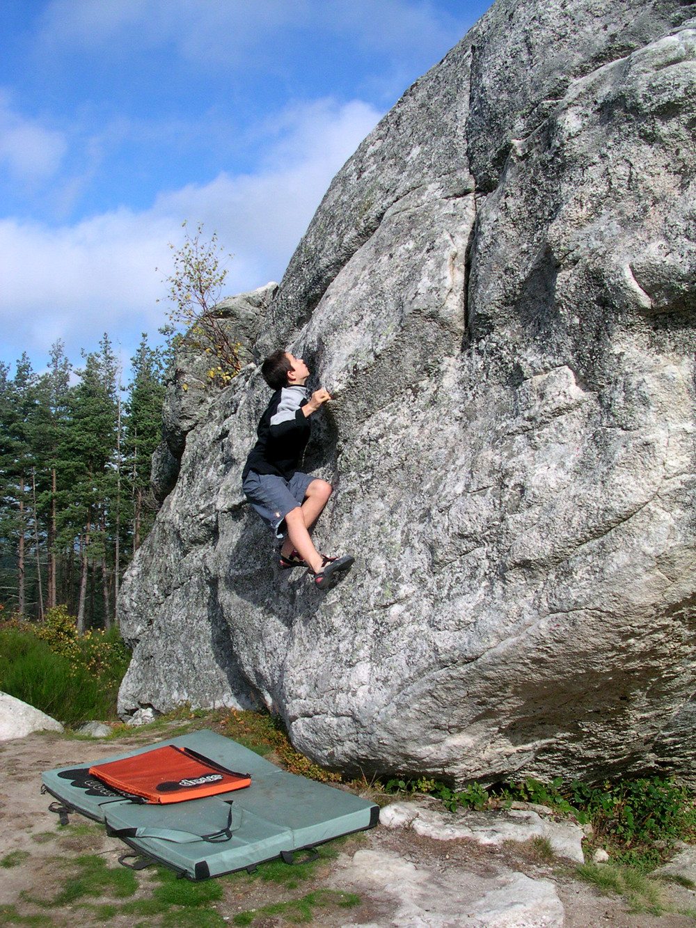 Bouldering vs aid climbing vs free climbing vs free solo climbing The