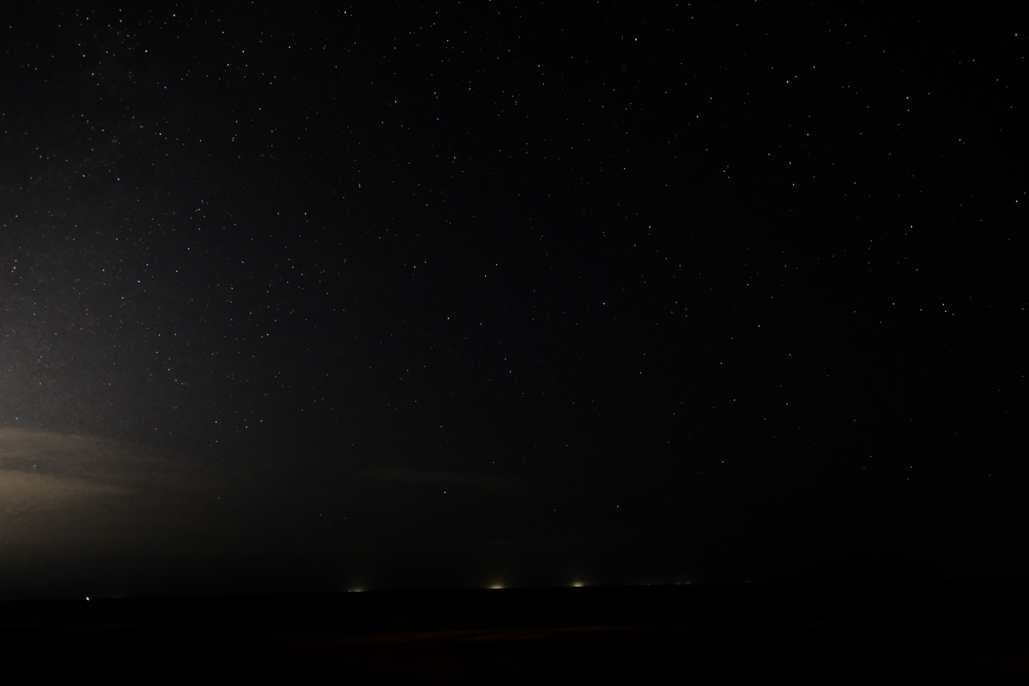 [SOLVED] Why is the night sky photo showing uneven color and strange