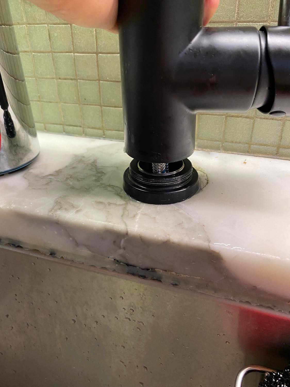 plumbing Help with loose faucet, bottom part is secure Home