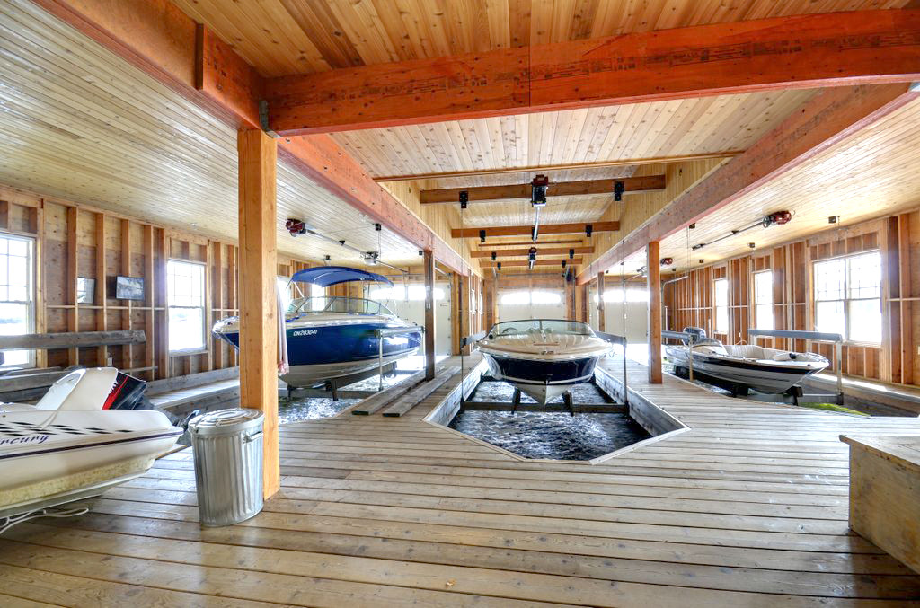 single word requests What is an indoor Dock/Harbor called? English