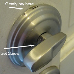 locks - How do I remove a Kwikset deadbolt with no screws on the inside