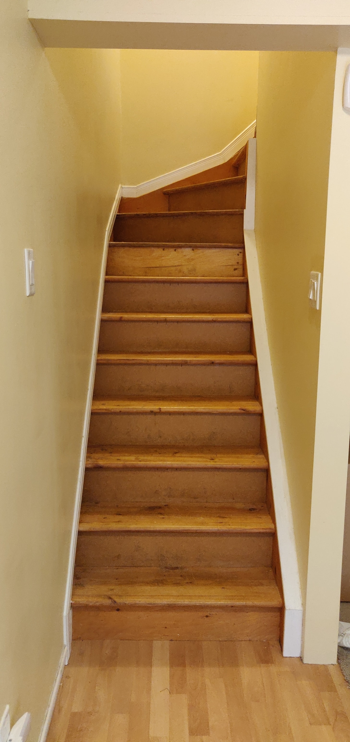 painting Which type of material should I use to fill in gaps below